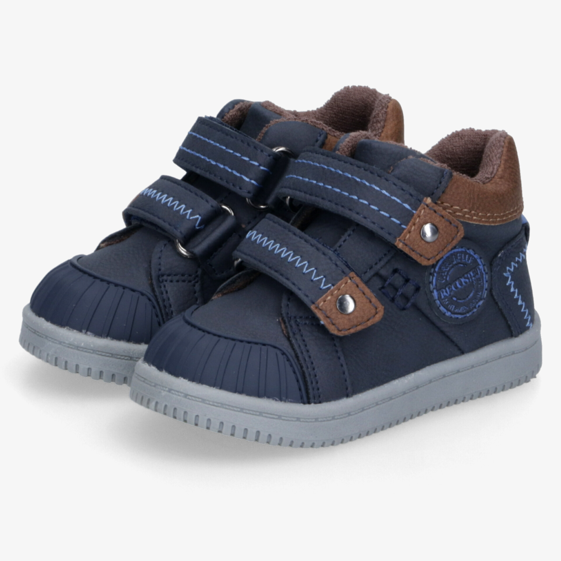 Robuste und bequeme Kinder-Sneaker in Dunkelblau mit rutschfester Sohle und gepolstertem Kragen für optimalen Halt