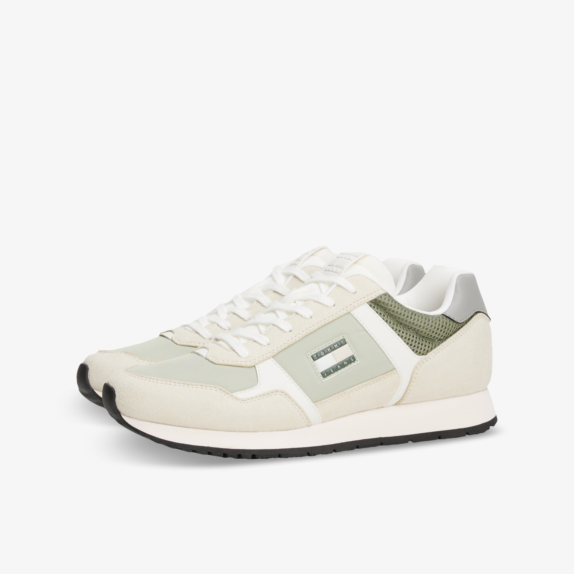 Leichter Sneaker mit atmungsaktivem Material und rutschfester Sohle, bequeme Passform für sportlichen Alltag