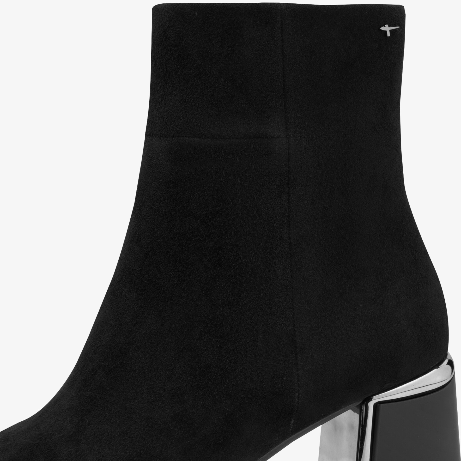 Eleganter kurzer Stiefel mit glänzendem Blockabsatz und weichem Obermaterial, ideal für stilvolle Auftritte