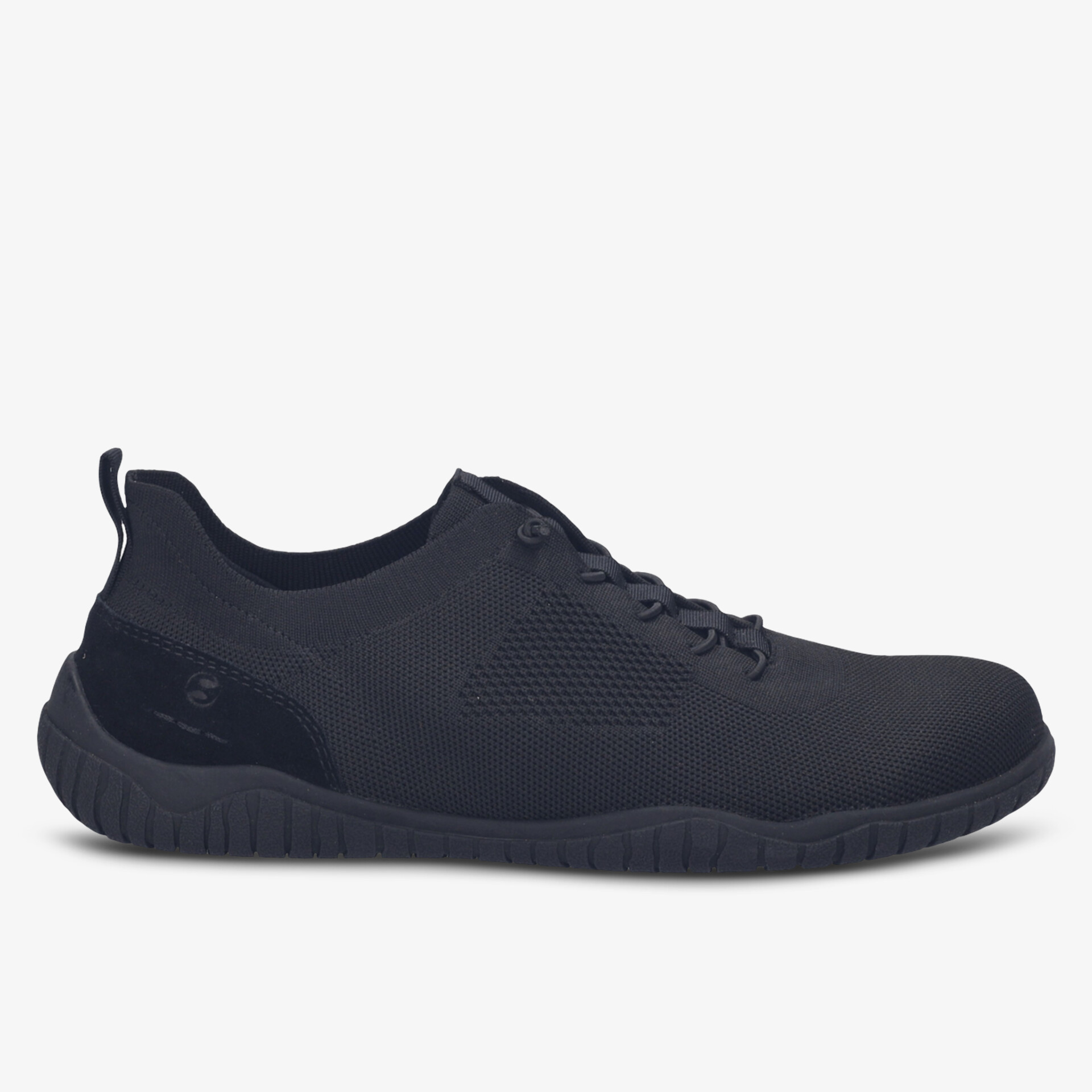 Seitliche Ansicht eines leichten, flexiblen und atmungsaktiven Sneakers mit bequemer Passform und sportlichem Design
