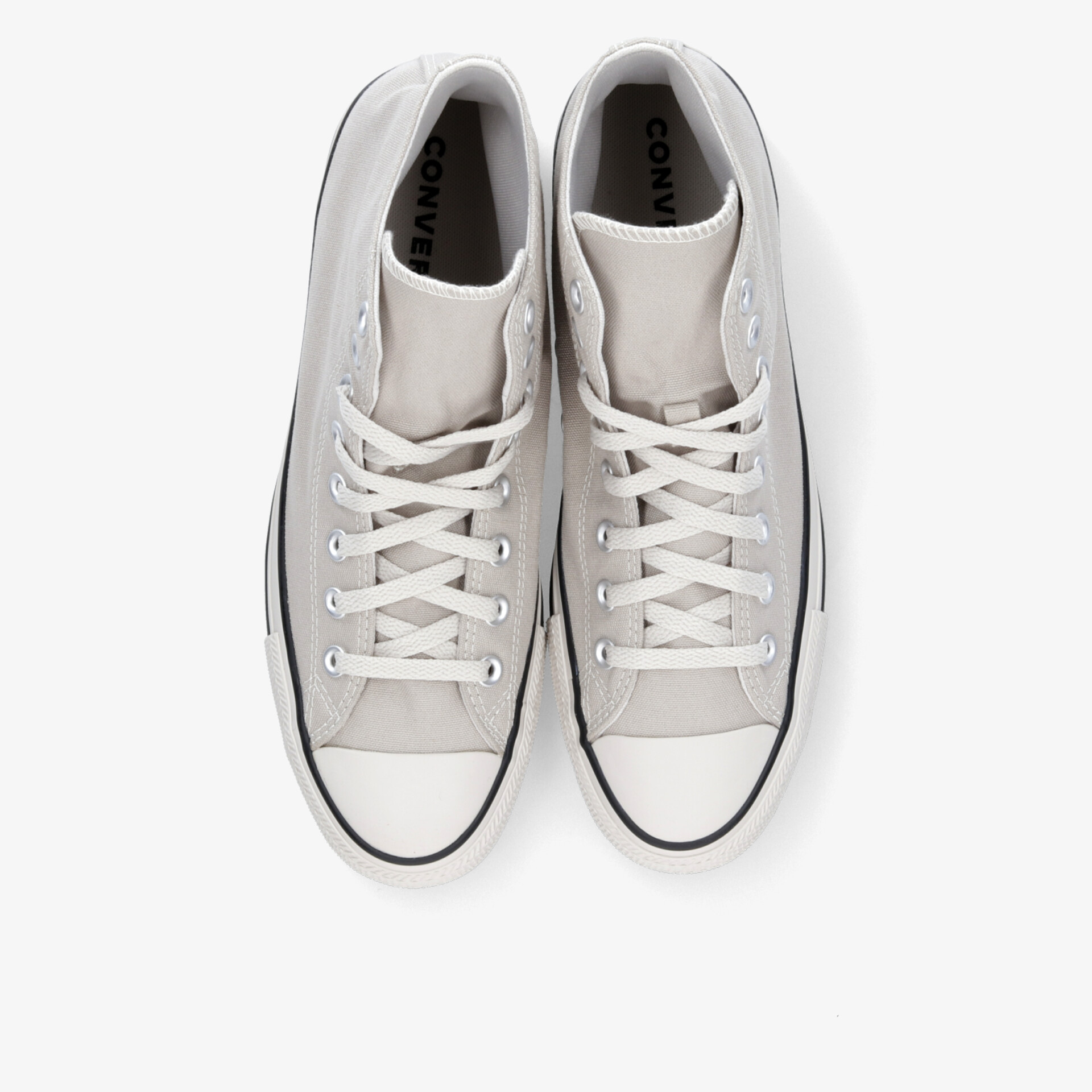Klassische weiße High-Top-Sneaker mit Schnürung und robuster Sohle für täglichen Komfort und Stil.