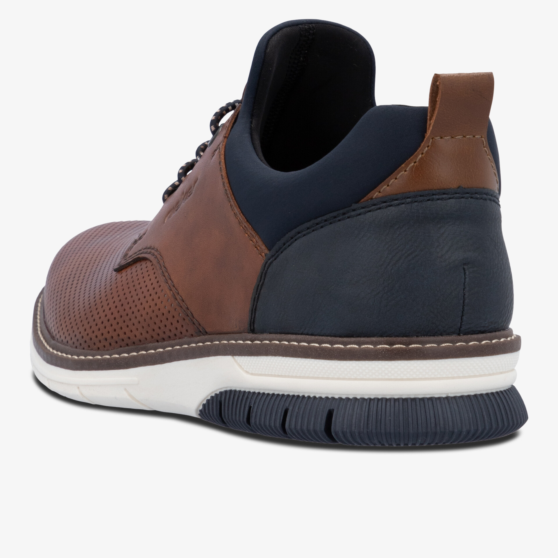 Eleganter Schuh mit hochwertigem Leder, flexibler Sohle und komfortablem Design, seitliche Ansicht