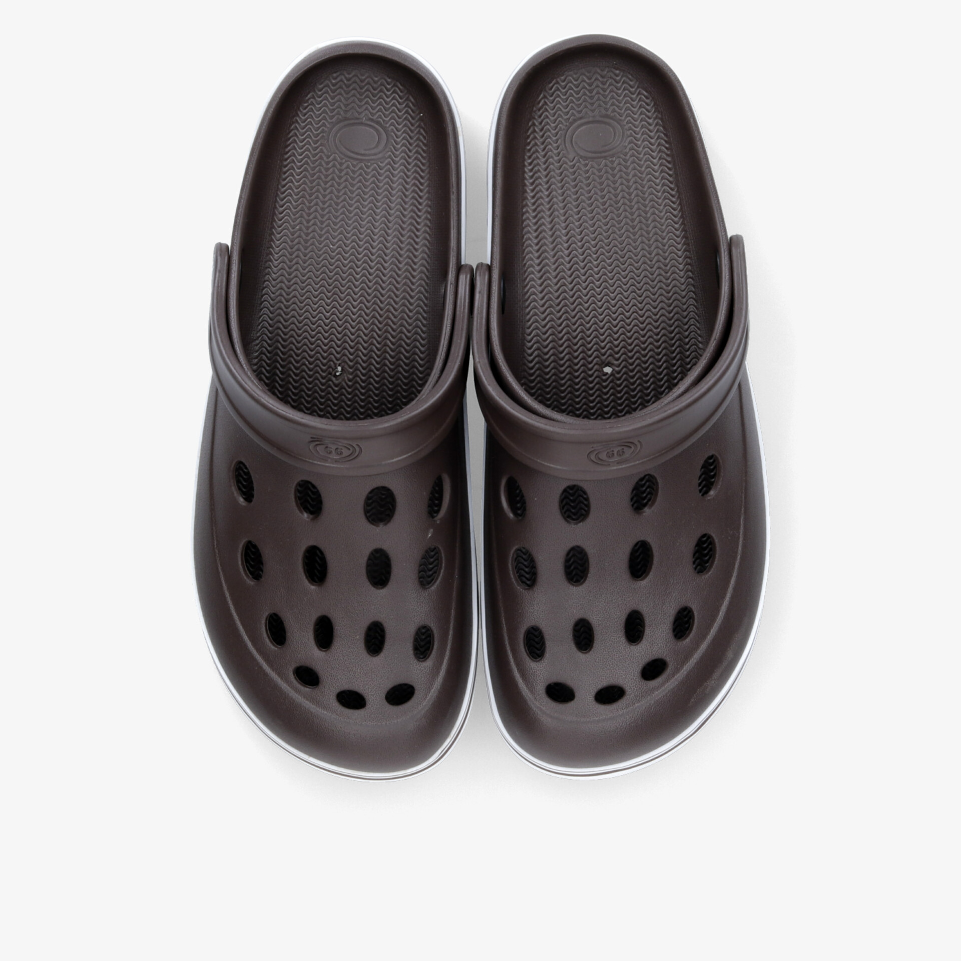 Komfortable braune Clogs mit rutschfesten Sohlen und atmungsaktivem Design, ideal für vielseitigen Einsatz