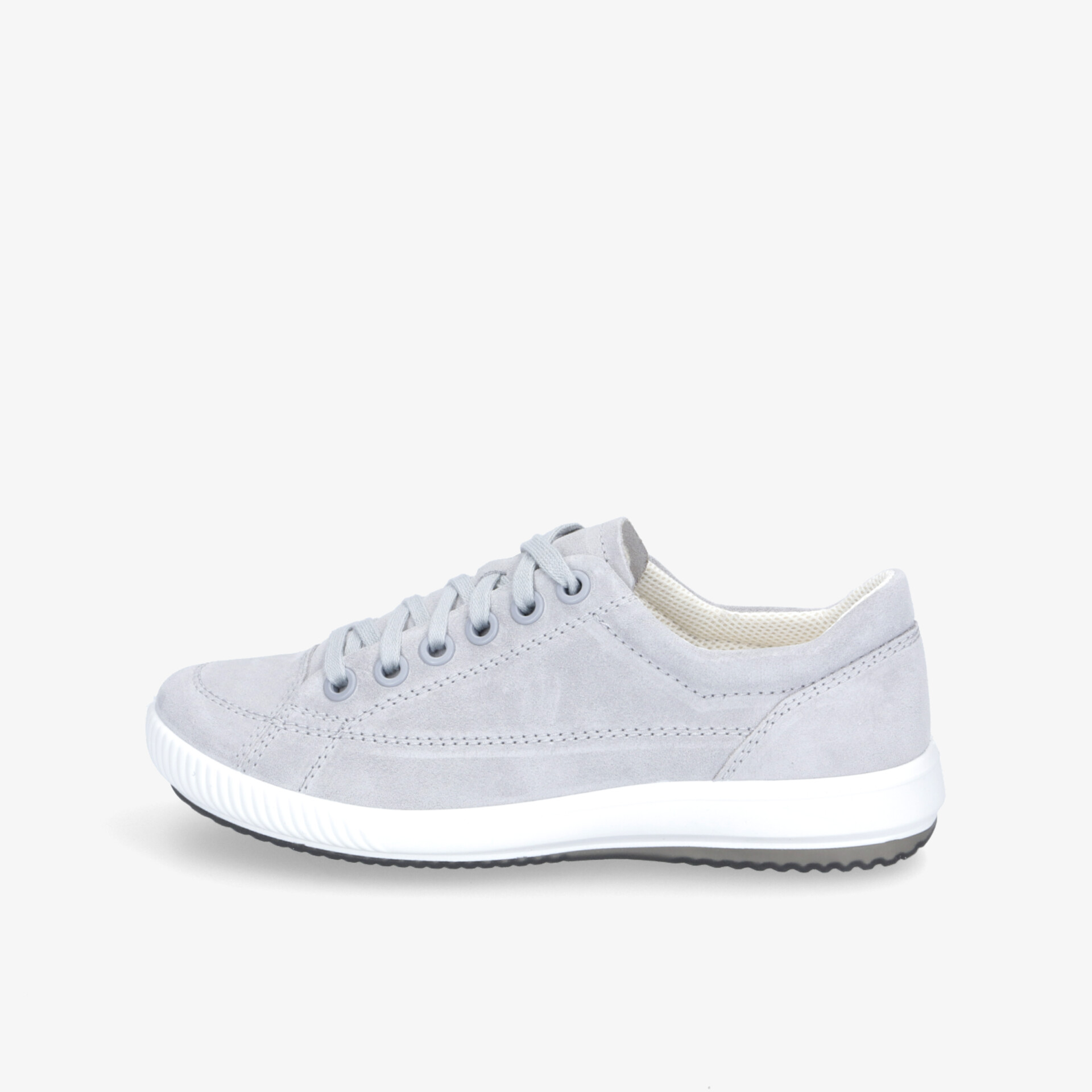 Eleganter grauer Sneaker mit weißer Sohle, optimal für Freizeitaktivitäten. Bequem und vielseitig kombinierbar.