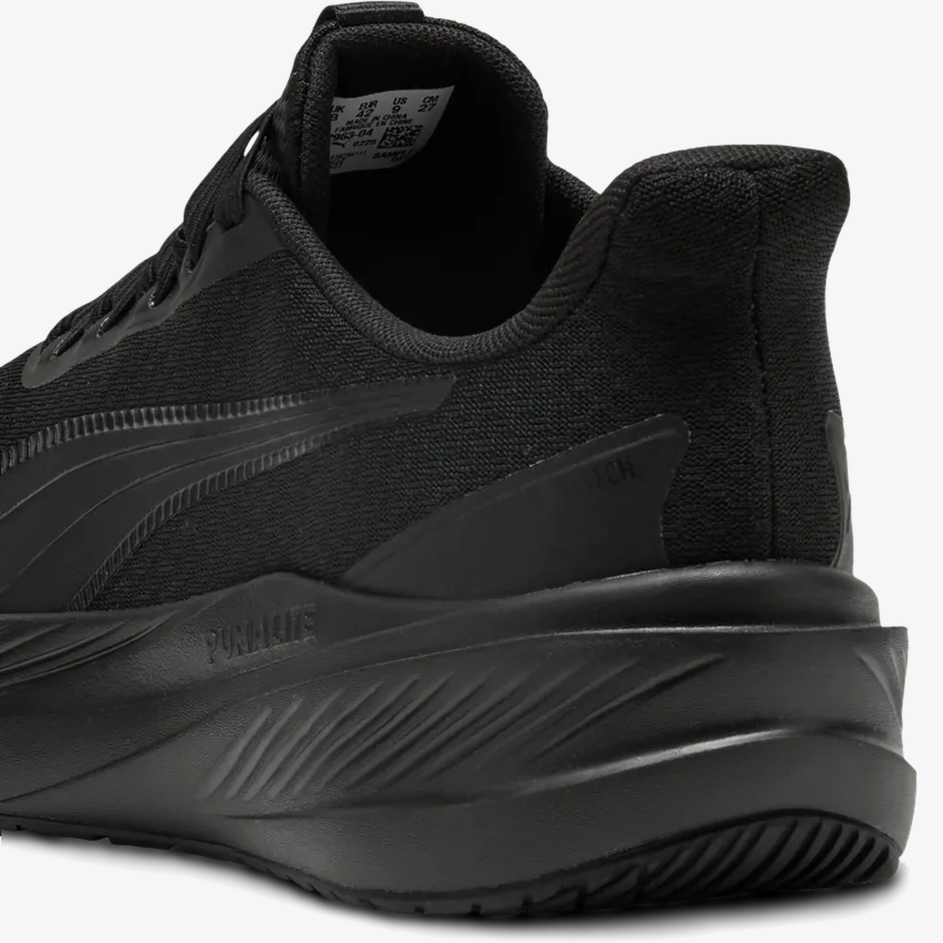 Moderner schwarzer Sneaker mit komfortabler Passform und rutschfester Sohle im sportlichen Design