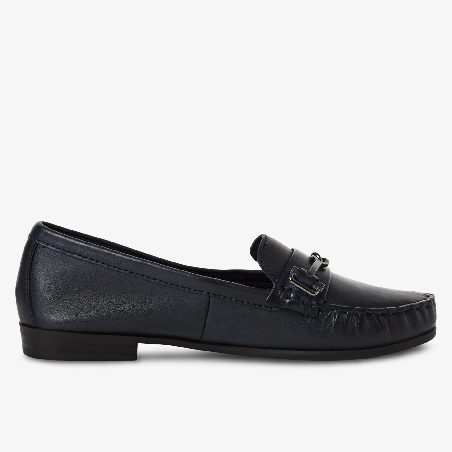 Klassischer Loafer aus hochwertigem Material mit stilvoller Schnalle und robuster Sohle.