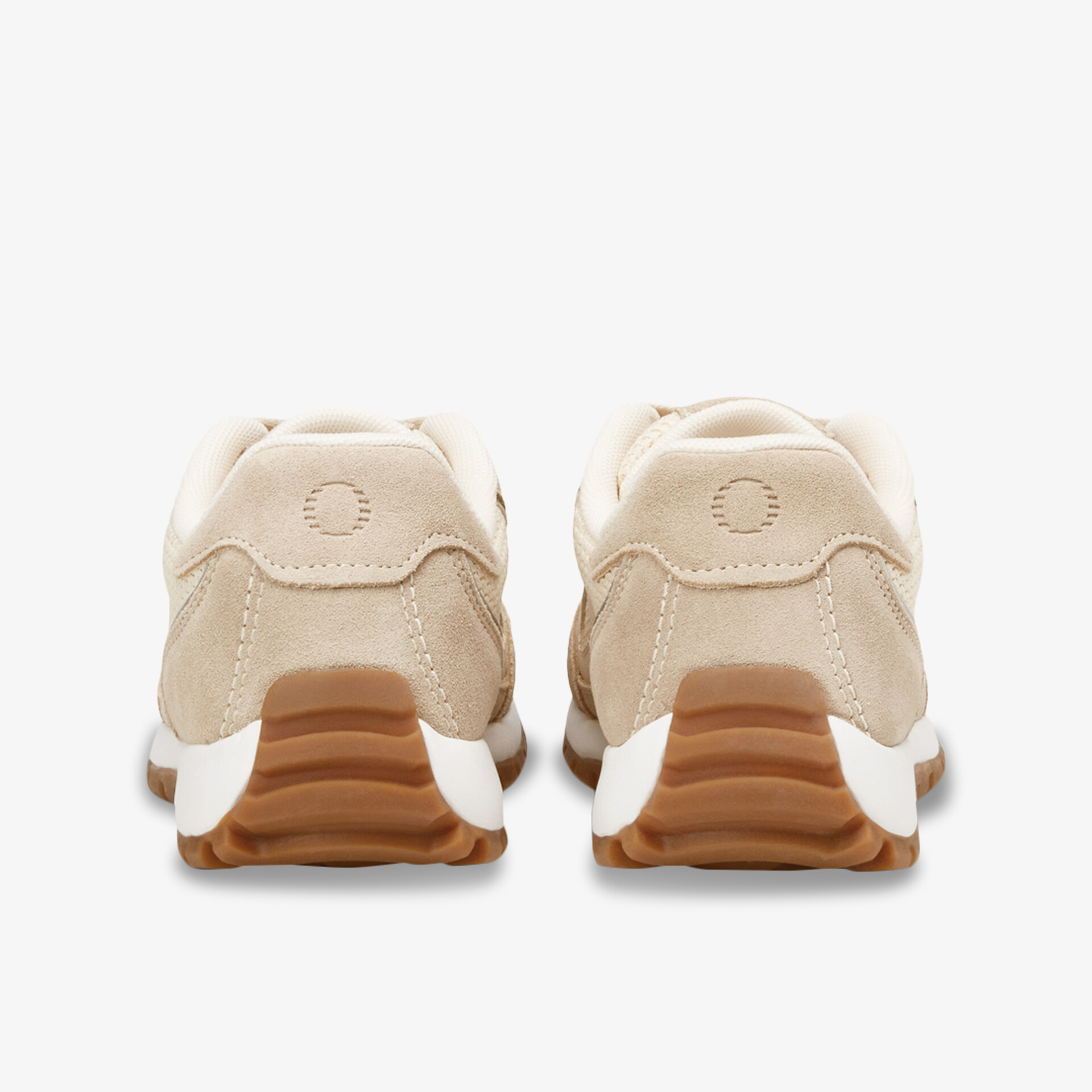 Beige Sneaker Rückansicht mit robuster, rutschfester Sohle und bequemer Passform für sportlichen Komfort
