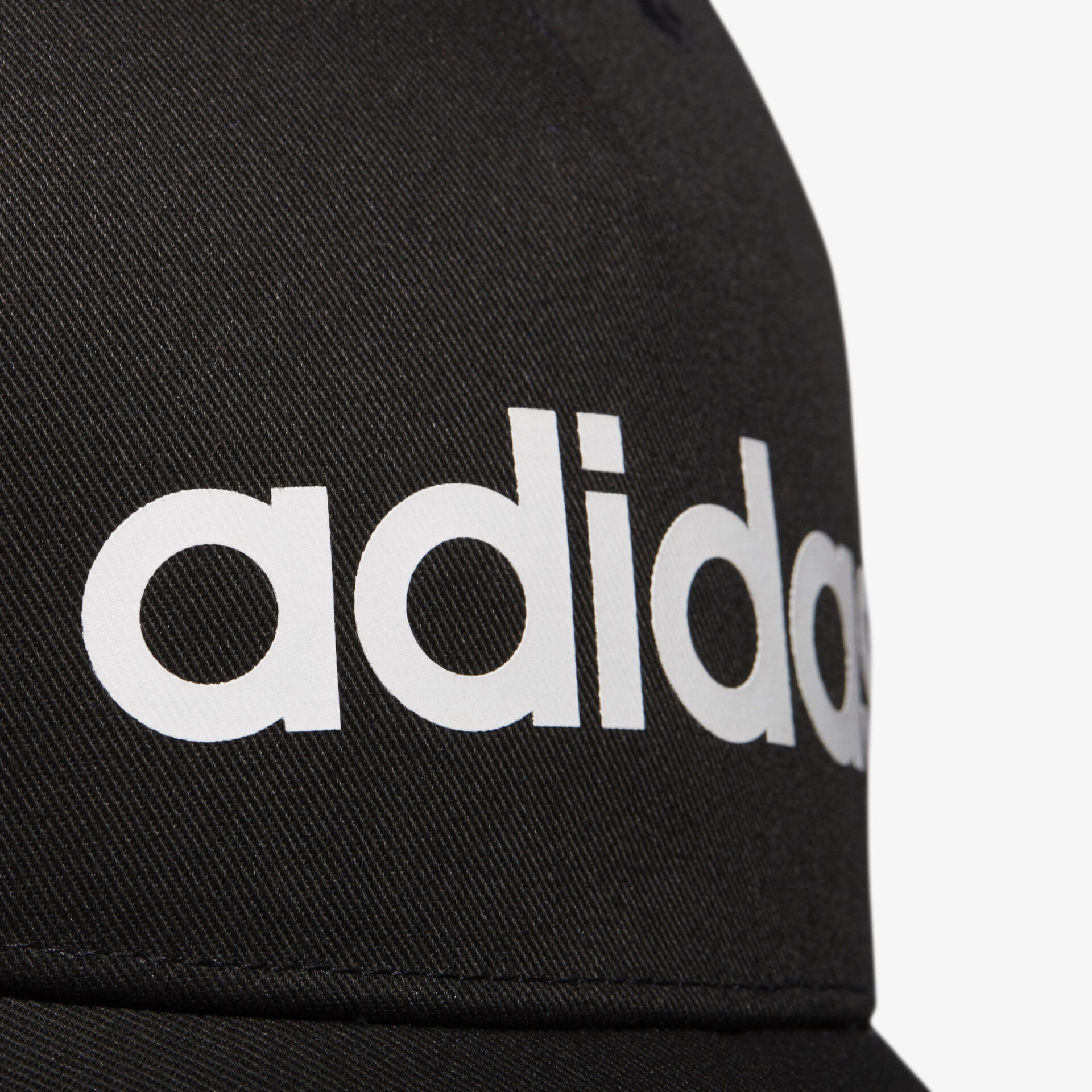 Schwarze Adidas Cap mit großem Logo-Aufdruck, sportliches Design für vielseitigen Stil.