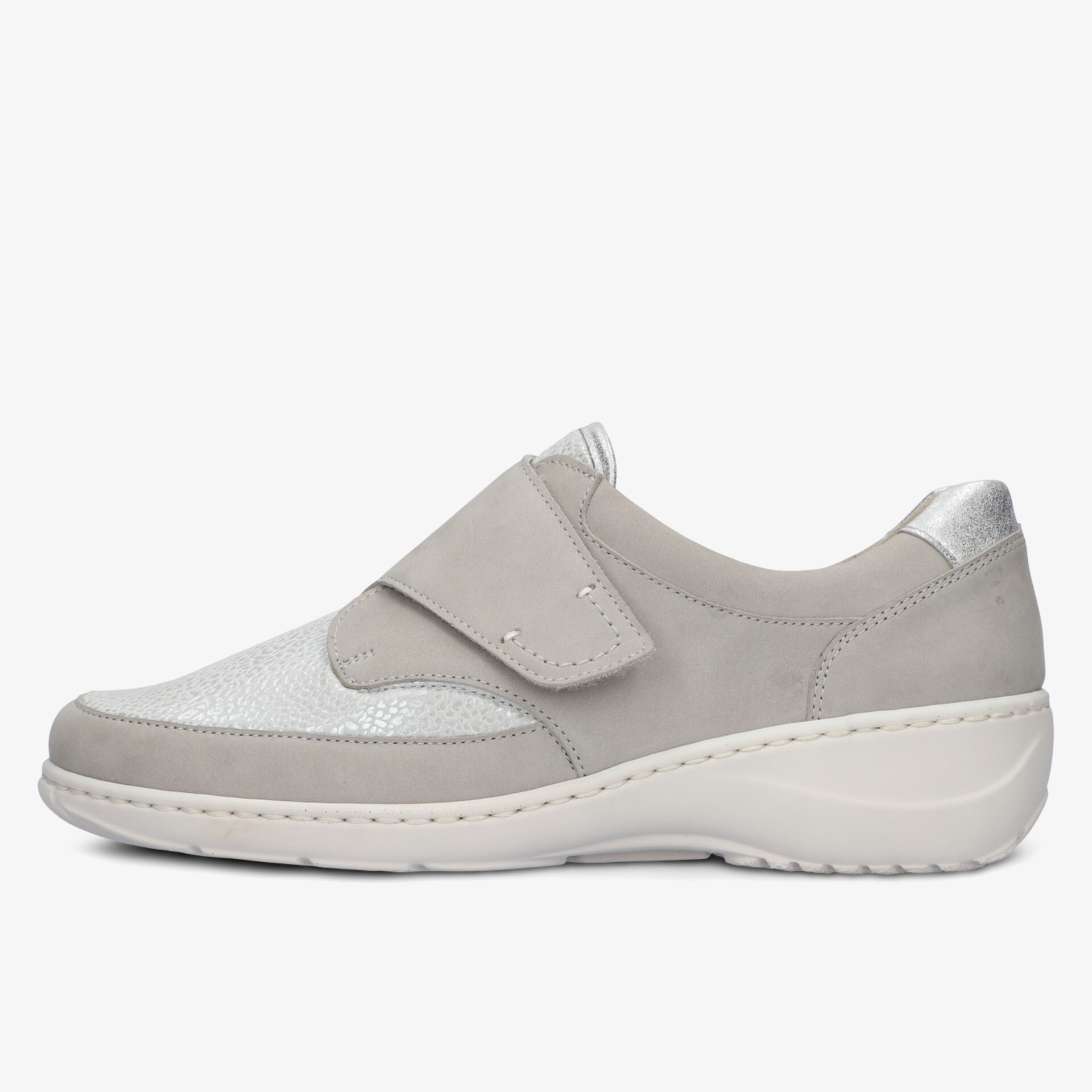 Bequemer grauer Slip-On Schuh mit weicher Sohle und rutschfestem Profil, leicht und flexibel für Alltag