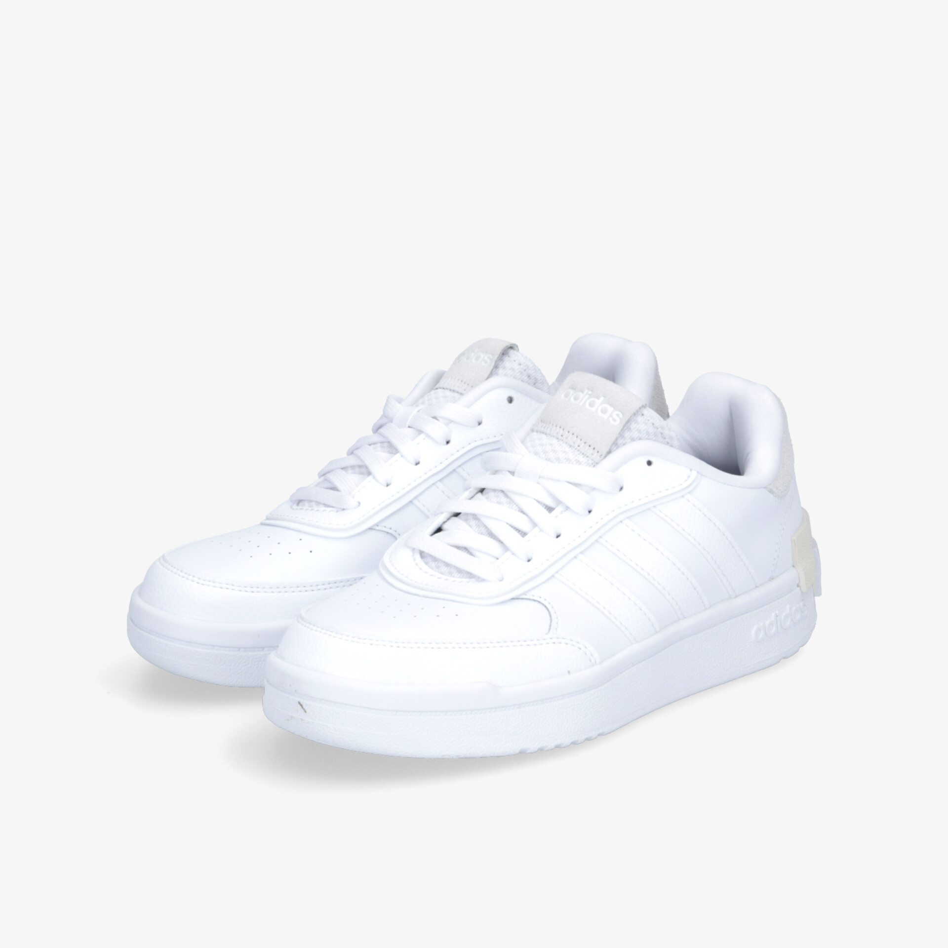 Minimalistische weiße Sneaker mit schlichtem Design und hohem Tragekomfort für den täglichen Einsatz.