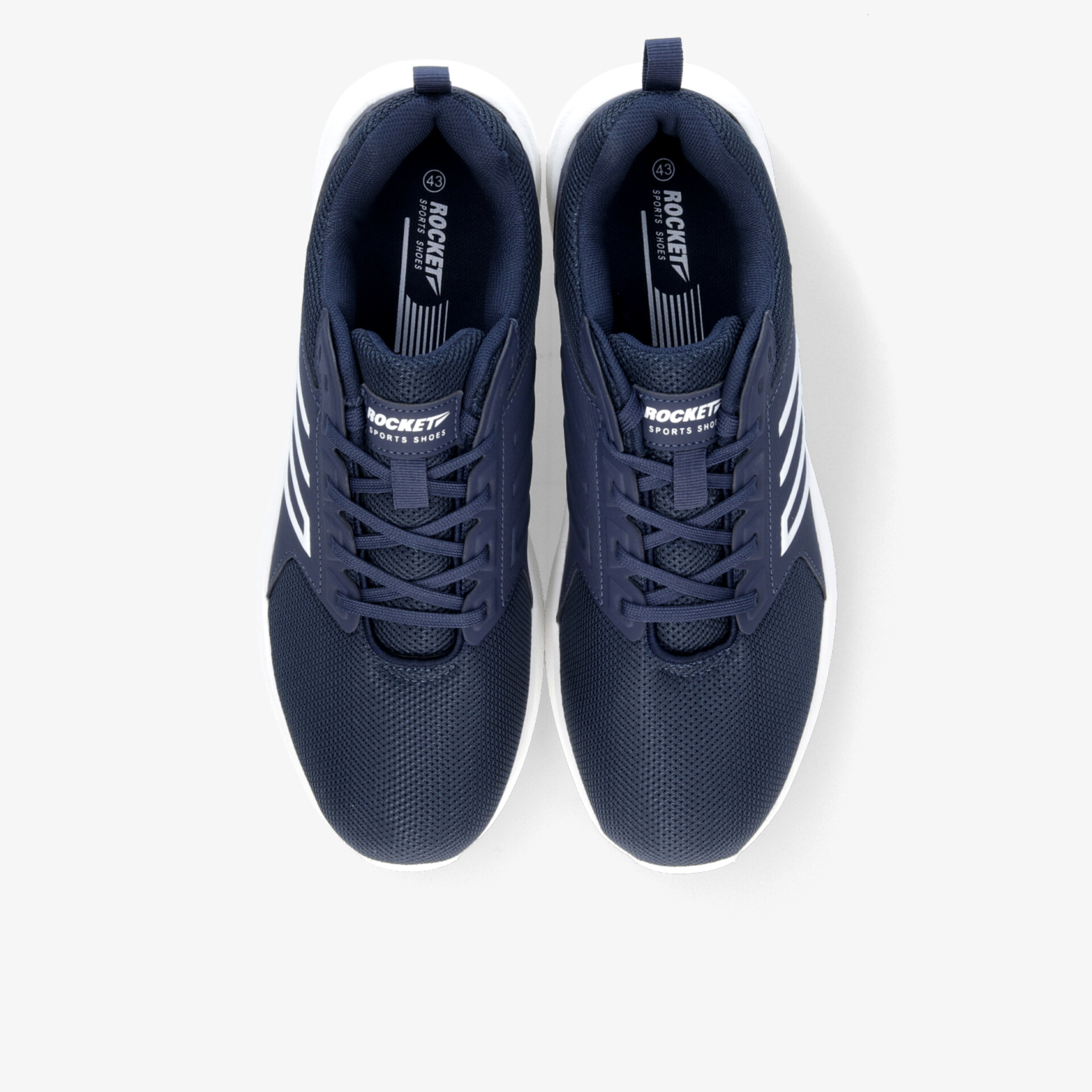 Bequeme dunkeblaue Sportschuhe mit atmungsaktivem Material und flexibler Sohle im Paar von oben fotografiert