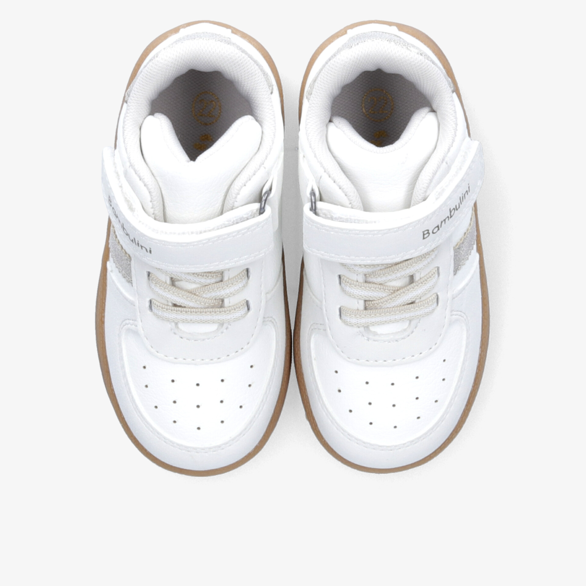 Weißer Sportschuh mit klettverschluss, atmungsaktiv und rutschfester Sohle für optimalen Komfort