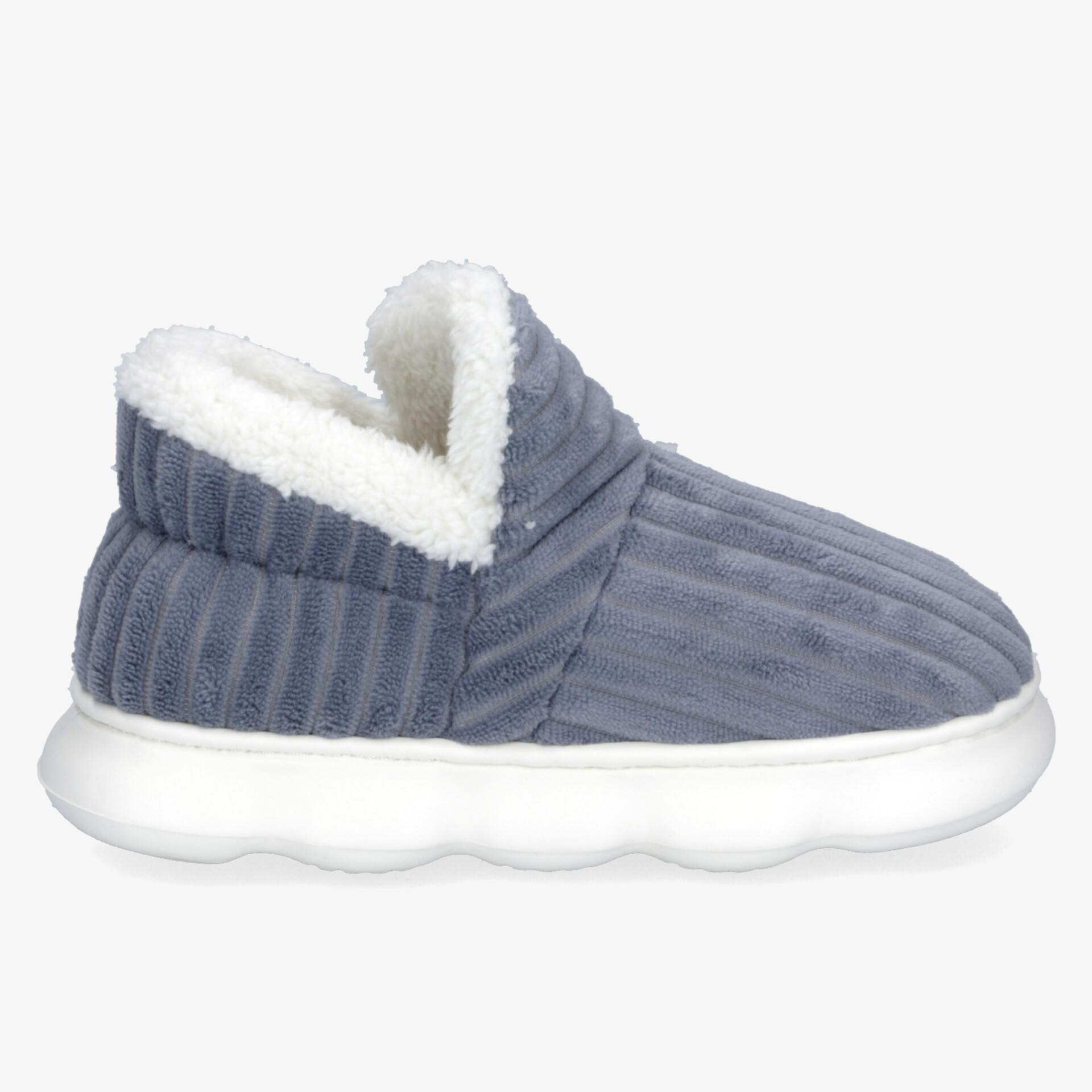 Warmer, komfortabler Hausschuh mit weichem Futter und rutschfester Sohle für angenehmes Tragegefühl