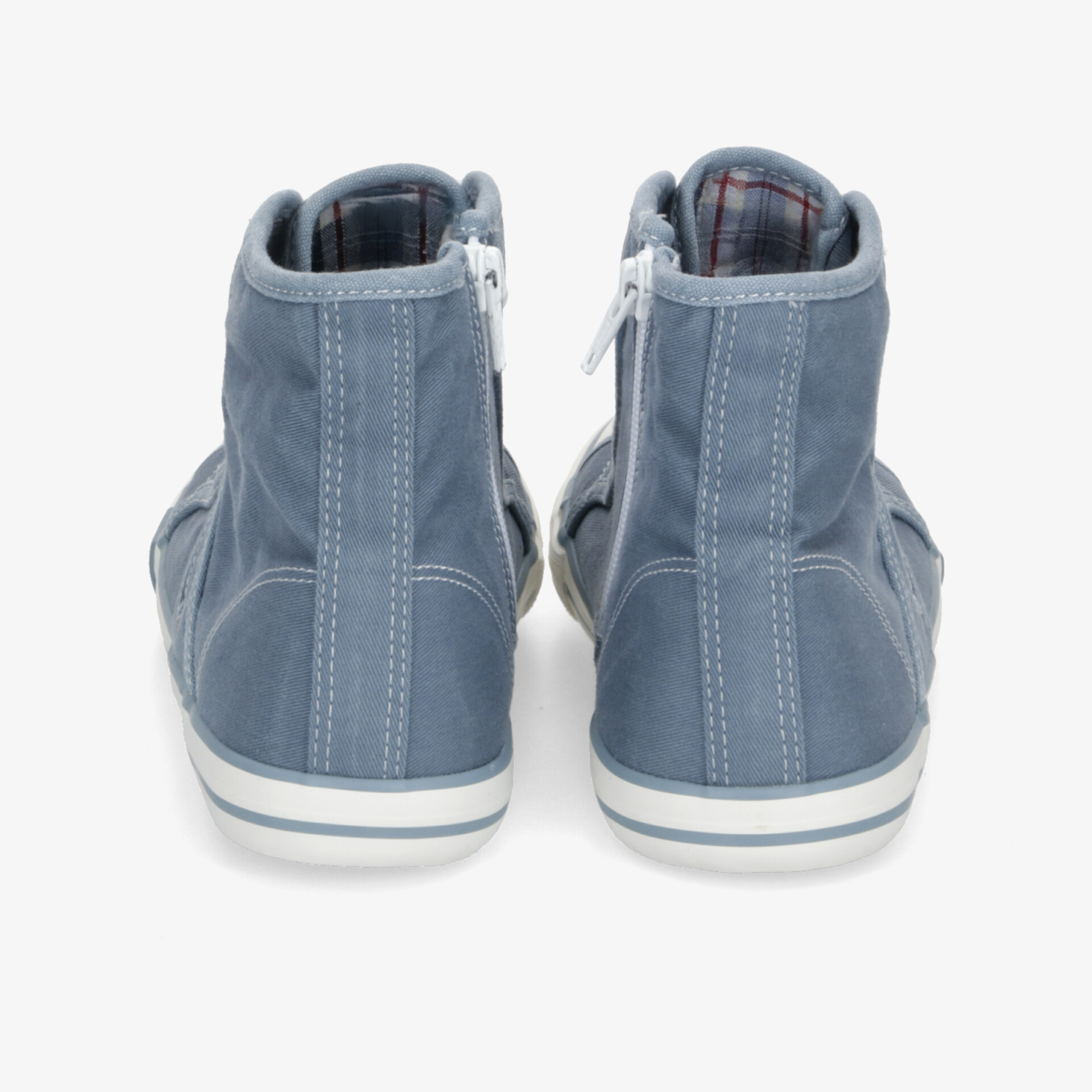 Hinteransicht eines grauen hohen Sneakers mit weißem Reißverschluss und gepolstertem Schaft, moderner Sportschuh