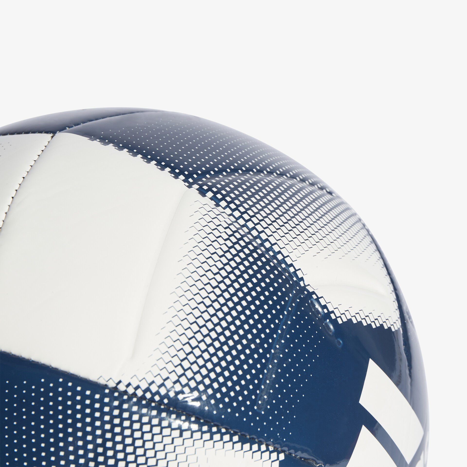 Hochwertiger blauer und weißer Fußball mit modernem Design und strapazierfähiger Oberfläche.