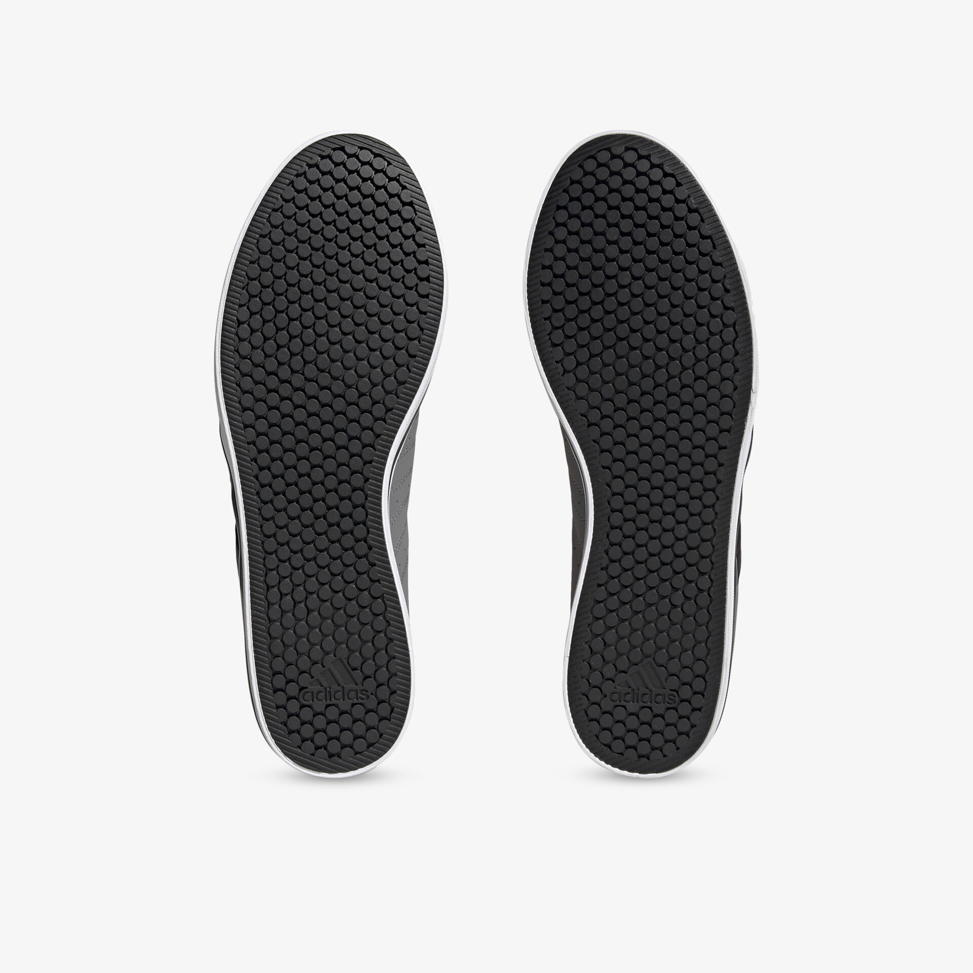 Robuste, flexible Schuhe mit rutschfester, profilierter schwarzer Sohle für optimalen Halt und Komfort