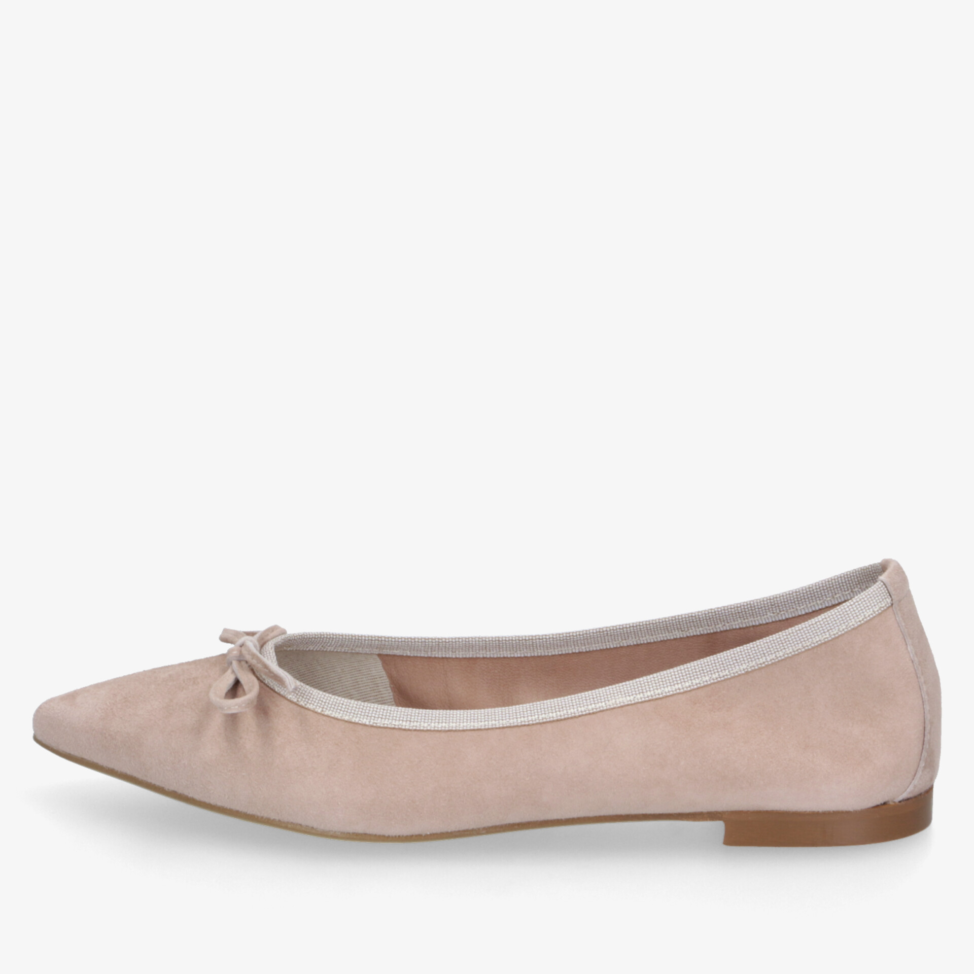 Eleganter rosa Ballerina mit spitz zulaufender Zehenpartie, feiner Schleife und flacher Sohle in klarer Seitenansicht