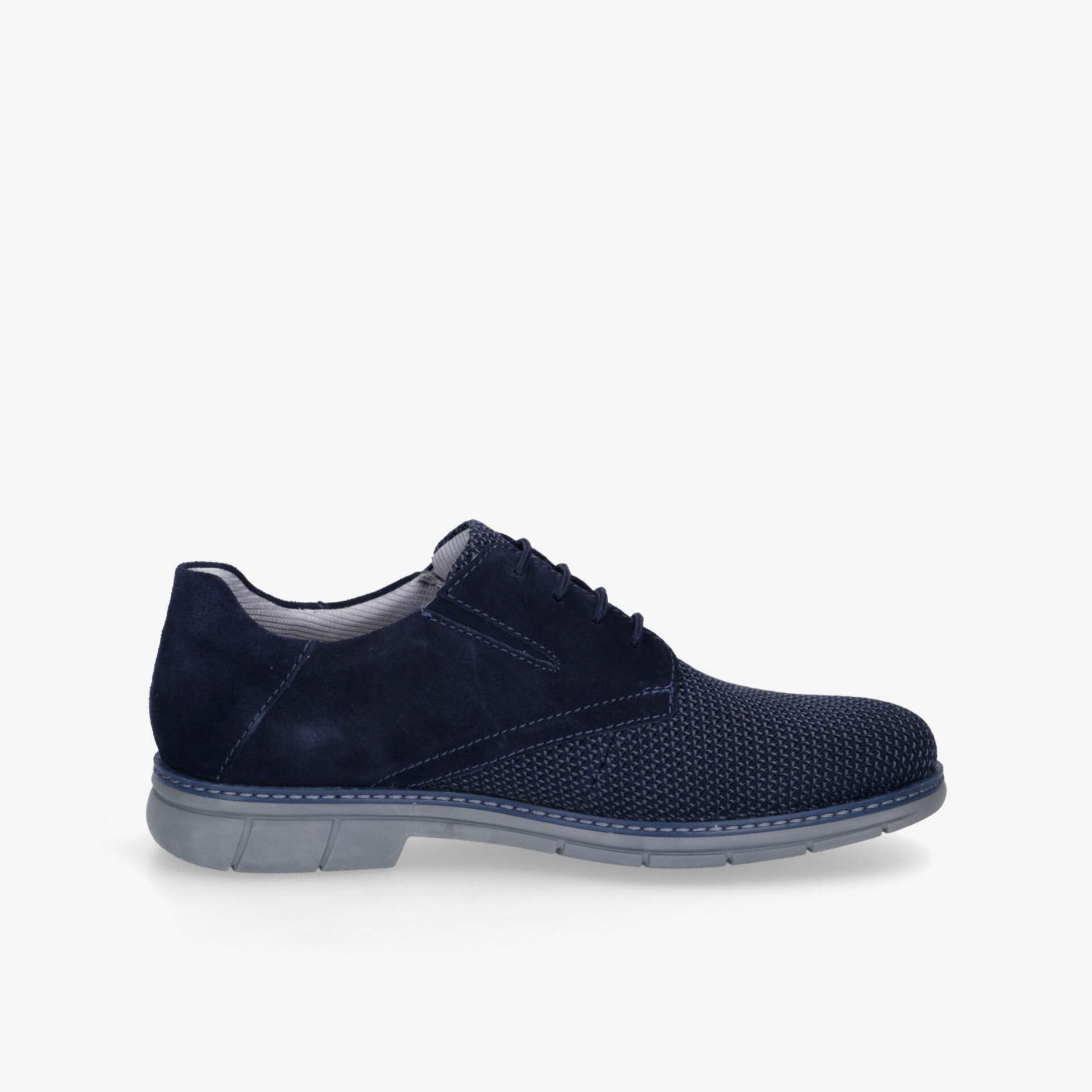 Eleganter blauer Schnürschuh mit perforiertem Obermaterial und leichter, flexibler Sohle, komfortabel und klassisch