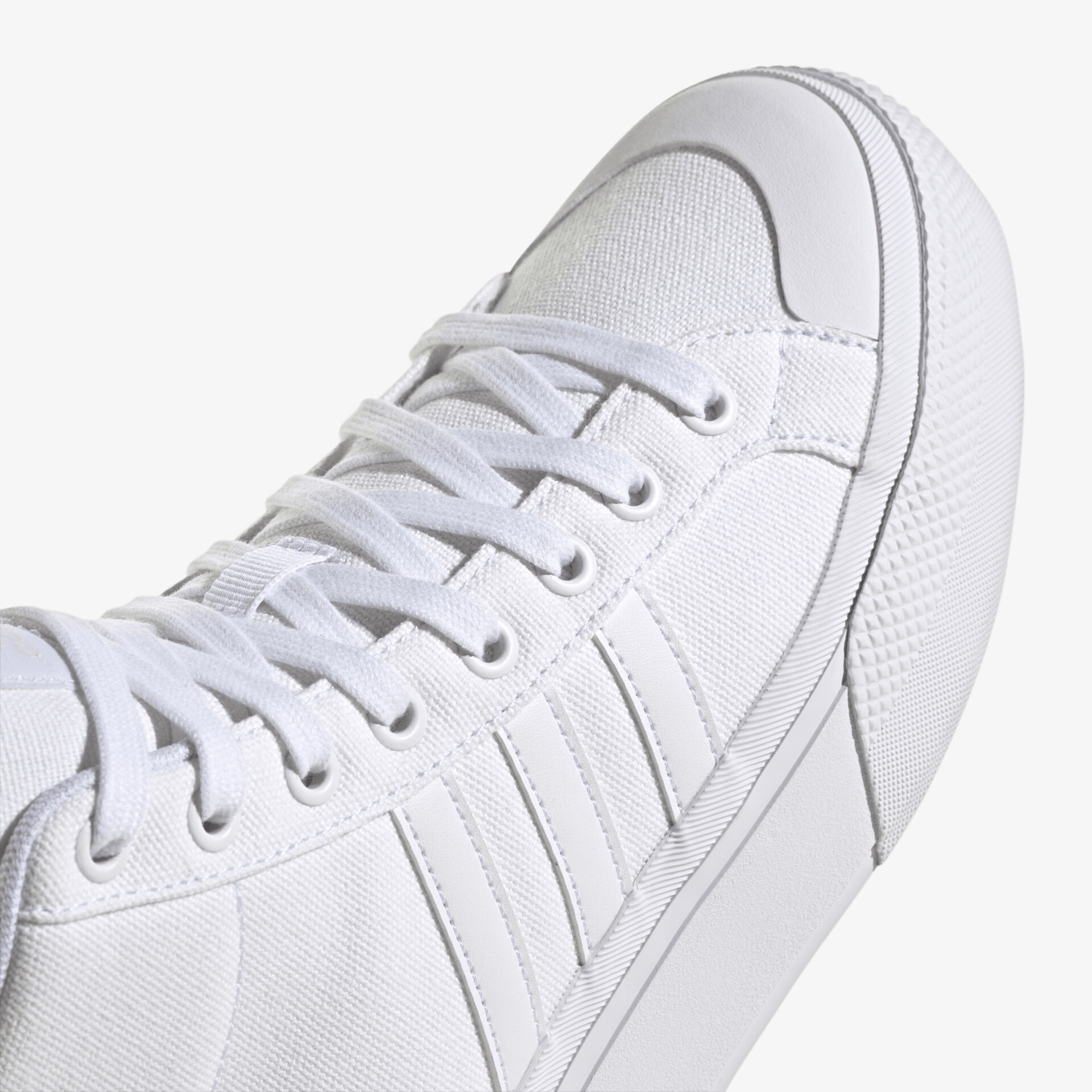 Stilvoller, bequemer Sneaker mit klassischem Design und strapazierfähiger Oberfläche.