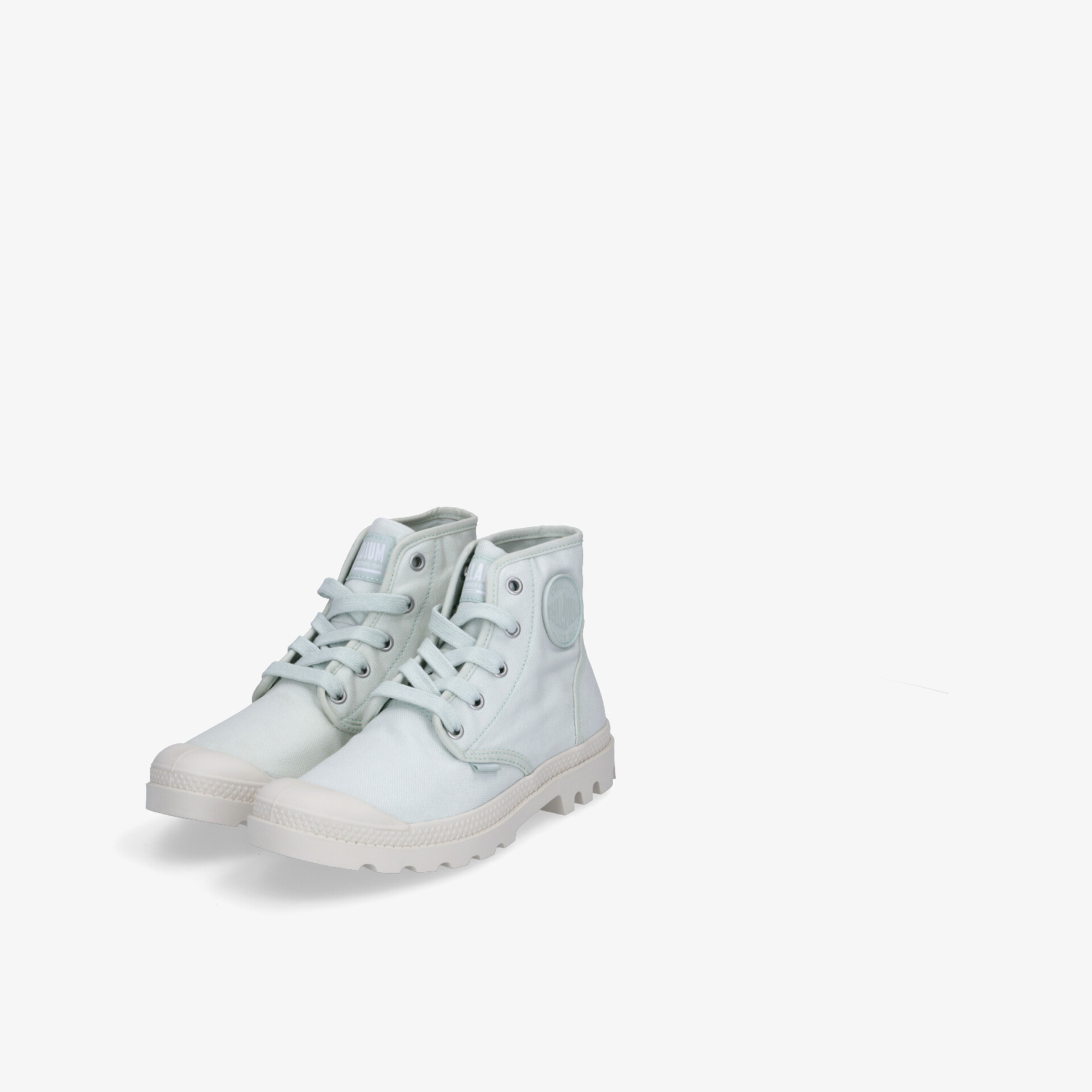 Weißes Paar hoher Schuhe mit Schnürsenkeln und robustem Absatz, modisch und komfortabel