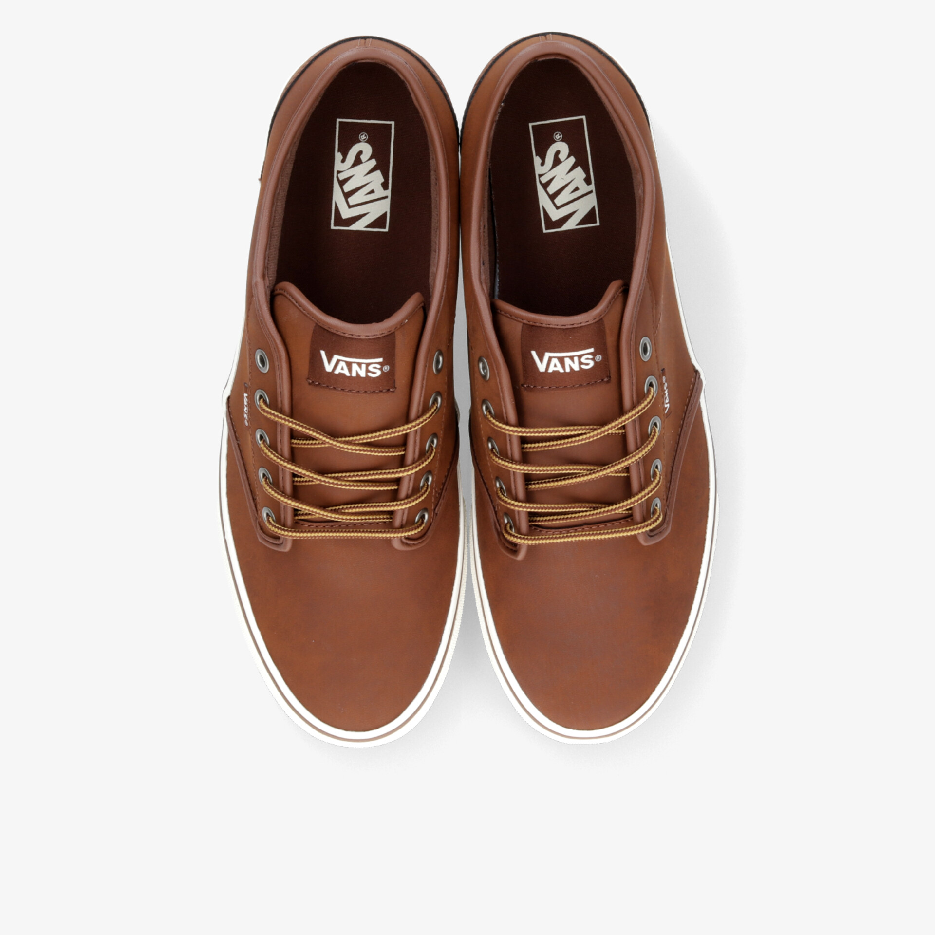 Robuste braune Vans Schuhe mit klassischer Schnürung und bequemer Passform in Draufsicht
