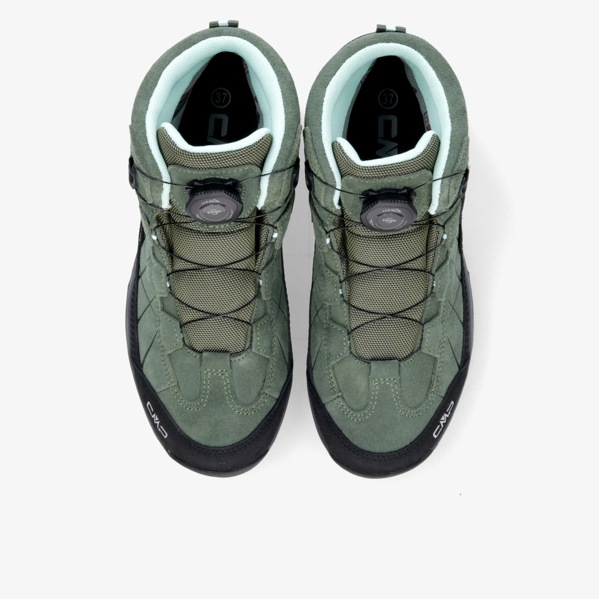 Robuste grüne Sportschuhe mit schnürsystem und gepolstertem Schaft für hohen Tragekomfort von oben fotografiert