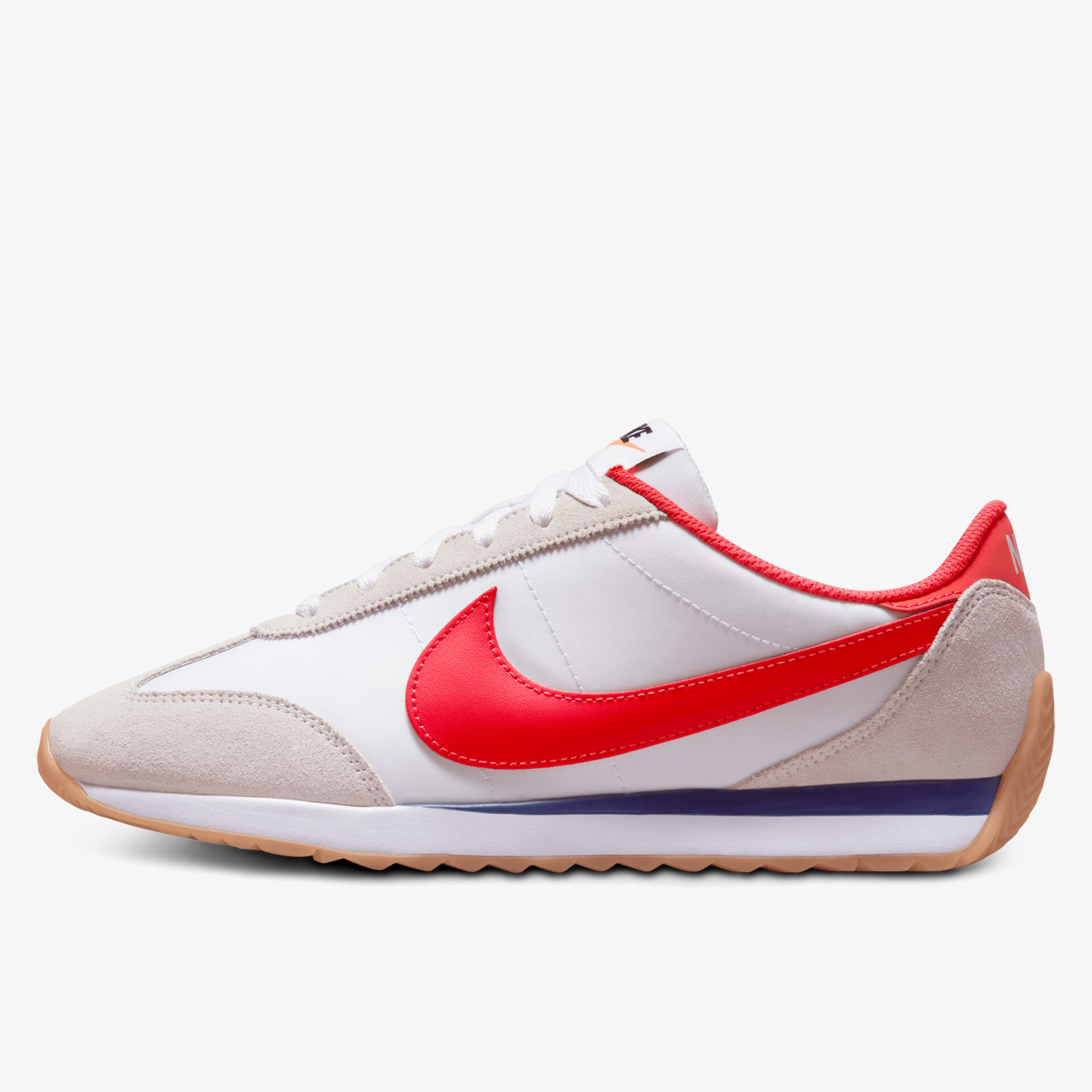 seitliche Ansicht leichter Sneaker mit rotem Markenlogo und bequemer Gummisohle auf weißem Obermaterial