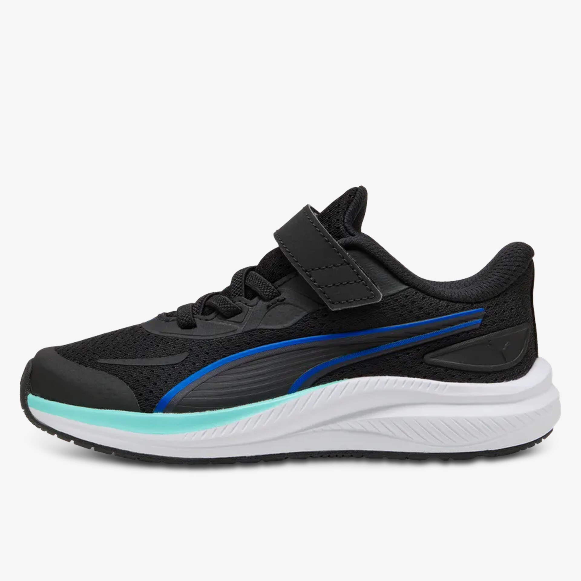 Schwarzer und blauer leichter Sportschuh mit atmungsaktivem Material und gepolsterter Sohle seitlich sichtbar