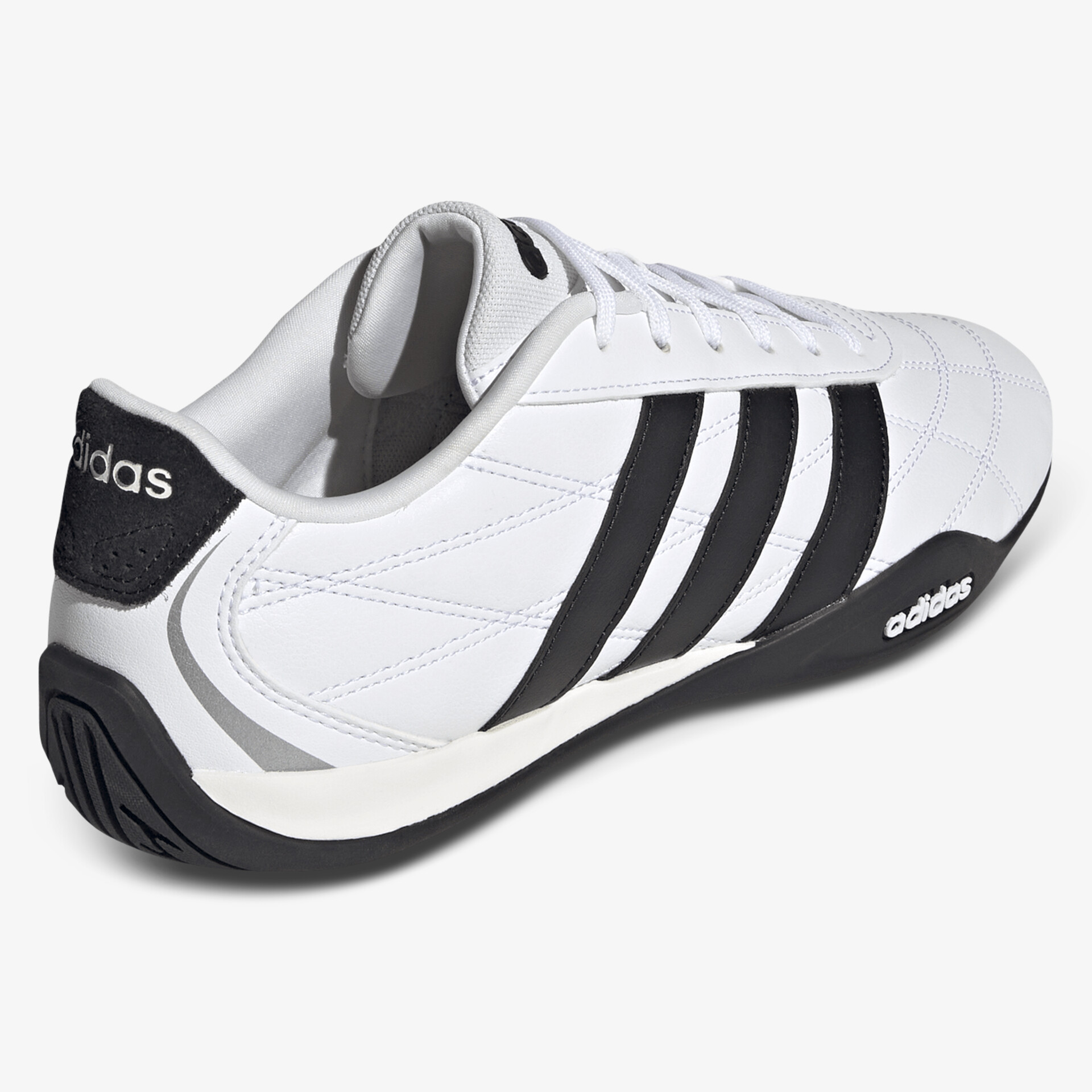 Weißer Sportschuh mit schwarzem Streifendesign, seitliche Ansicht, sportlich und bequem