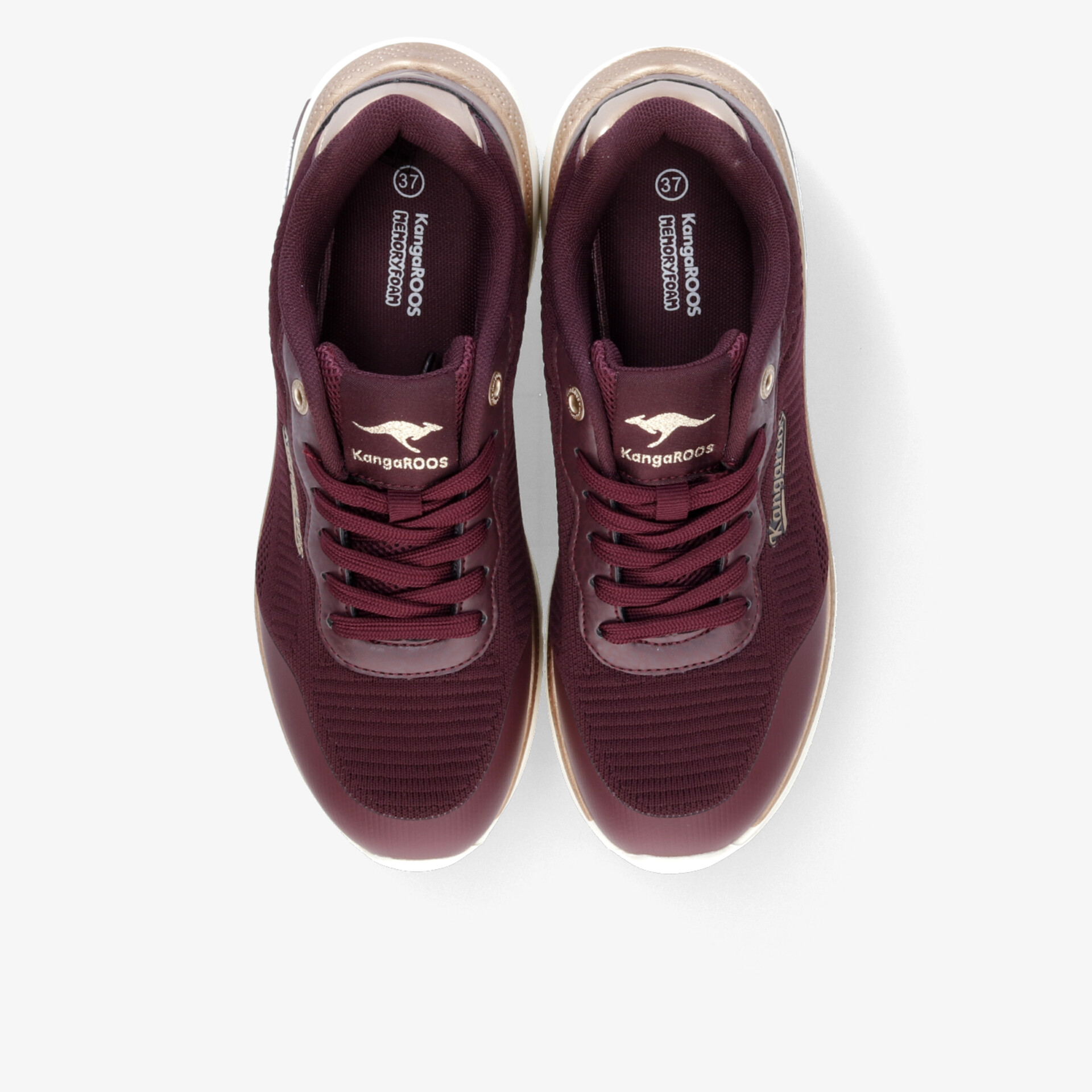 Modernes Paar bordeauxrote Sneaker mit atmungsaktivem Material und gepolstertem Komfort in Draufsicht