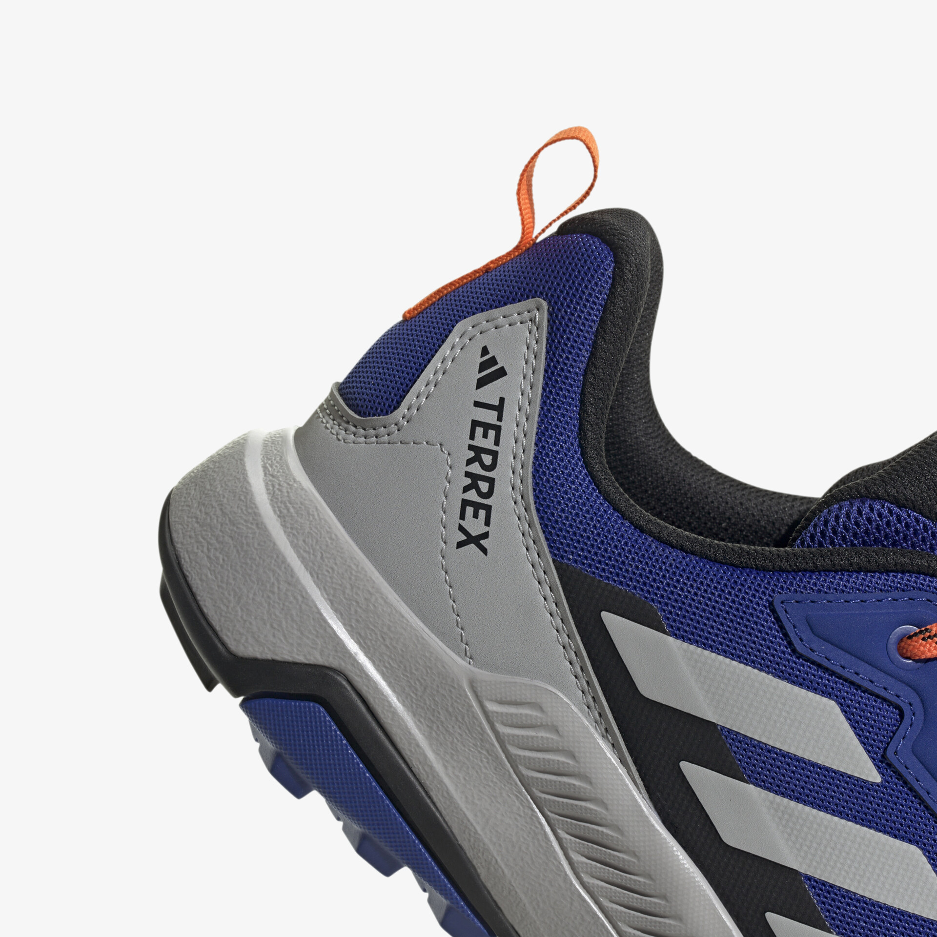 Robuster Outdoor-Schuh mit rutschfester Sohle und atmungsaktivem Material, ideal für komfortables Wandern