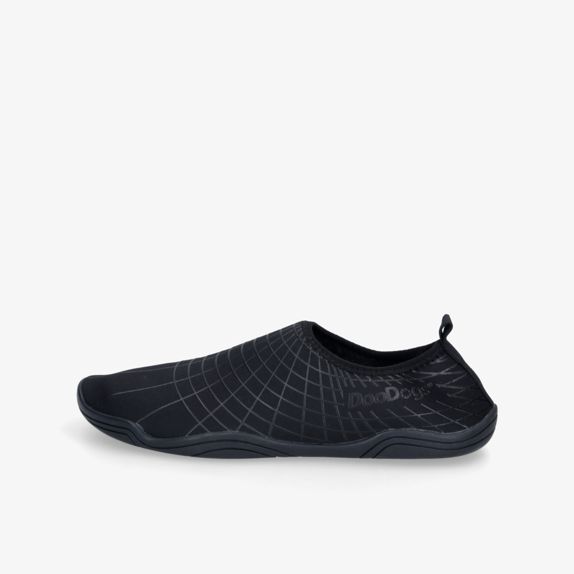 leichter schwarzer Schuh mit flexiblem Material und rutschfester Sohle, ideal für Wasser- und Outdoorsport