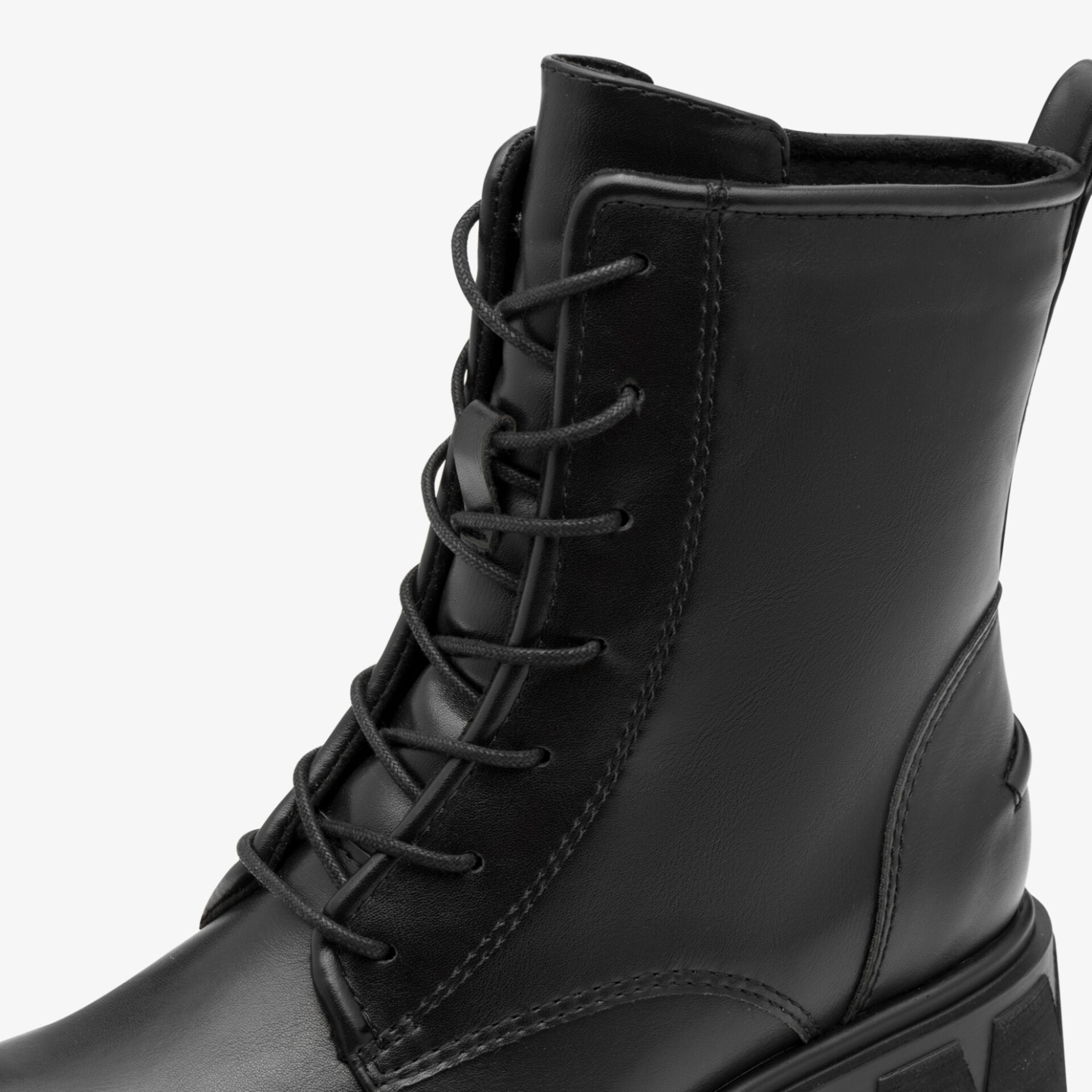 Schwarzer Schnürstiefel mit robustem Material und hohem Schaft, modisch und bequem