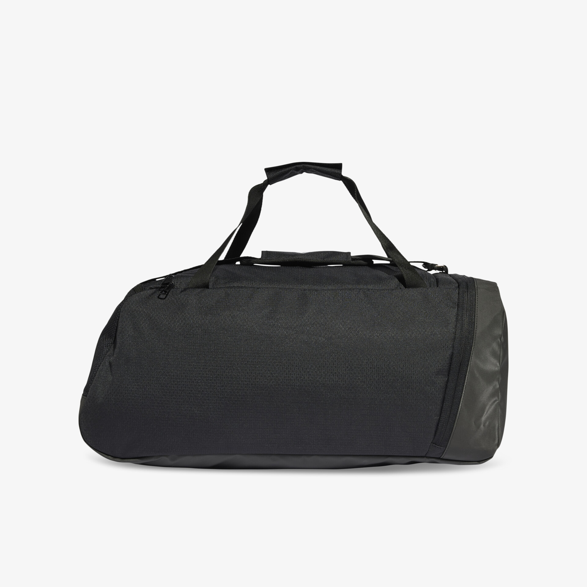 Schwarze Sporttasche mit praktischem Reißverschluss und stabilen Tragegriffen liegt seitlich auf weißem Hintergrund