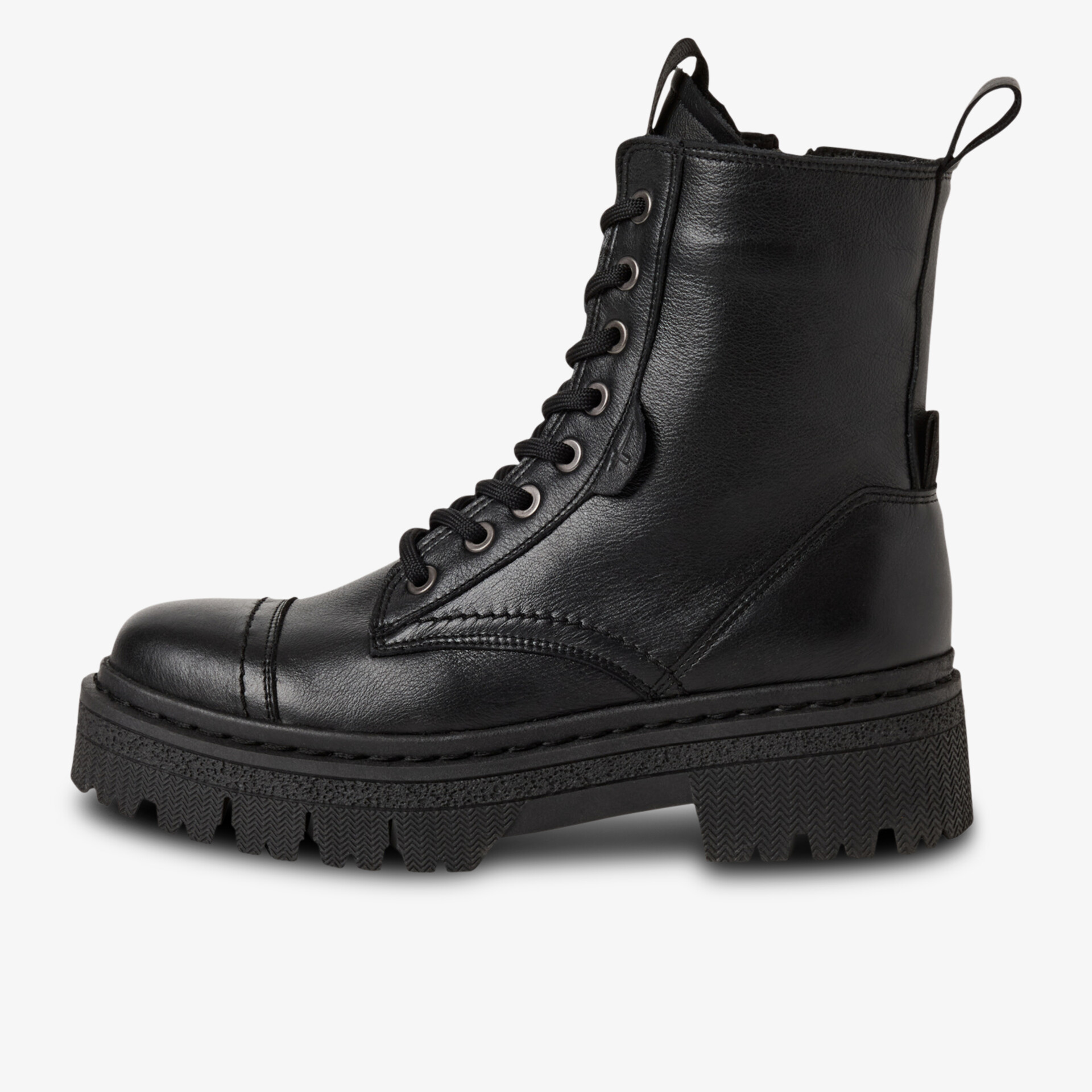 Robuster schwarzer Schnürboot mit hohem Schaft und rutschfester profilierter Sohle, modisch und strapazierfähig