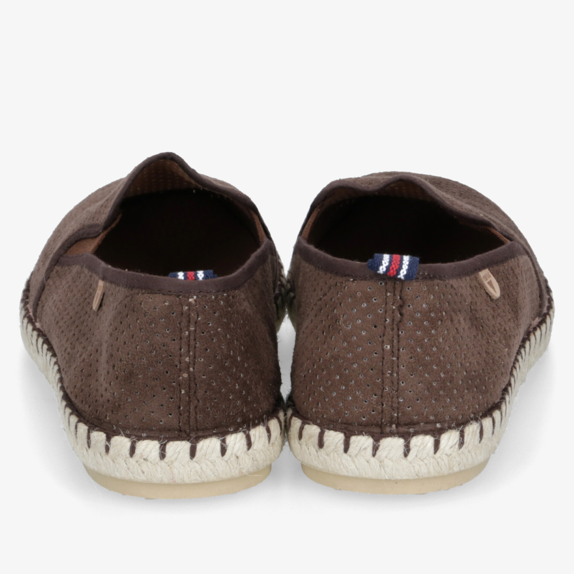 Bequeme braune Slipper Schuhe mit weichem Material und rutschfester Sohle, Rückansicht zeigt flexible Passform
