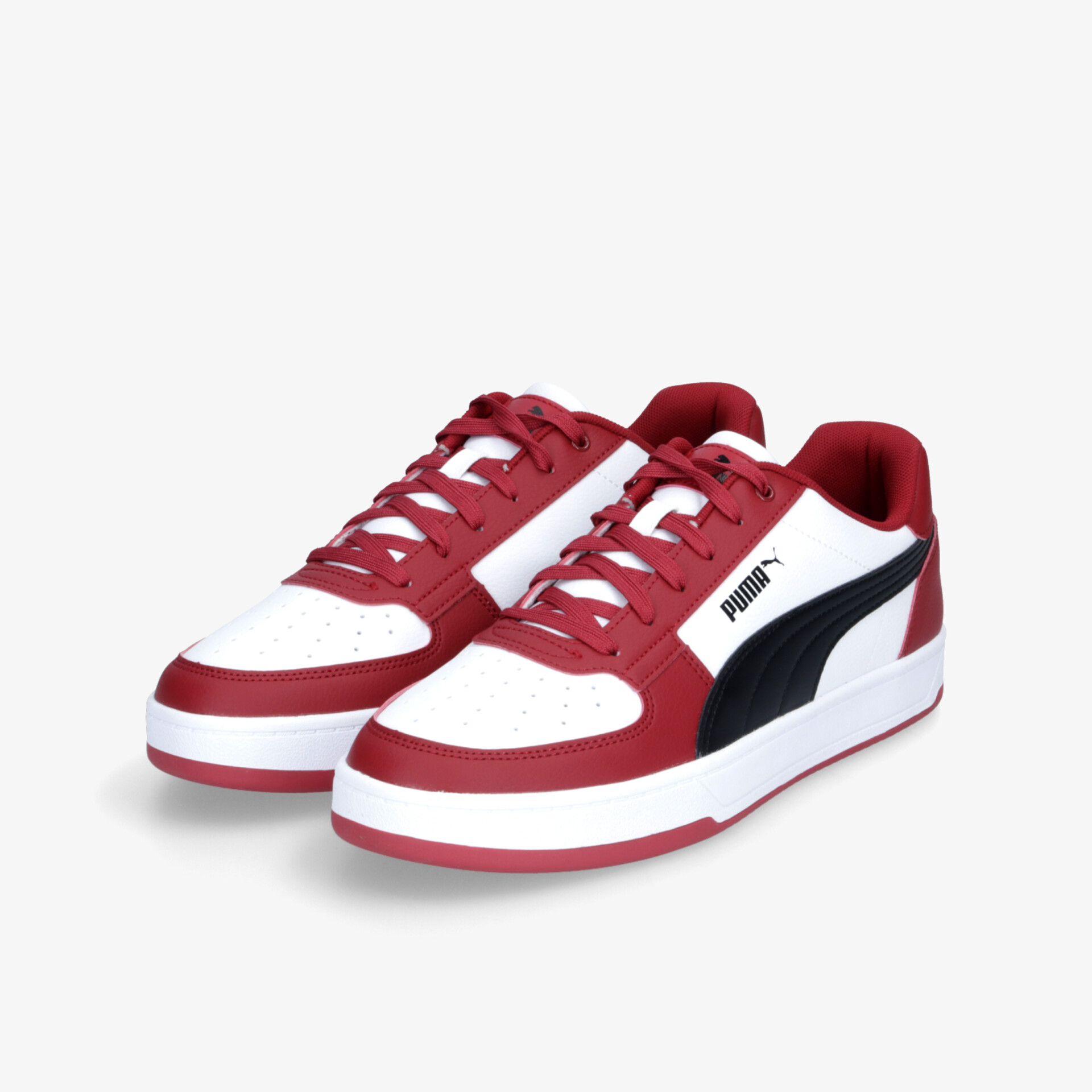 Roter und weißer Puma Sportschuh mit komfortabler Passform und modernem Design, ideal für sportliche Aktivitäten
