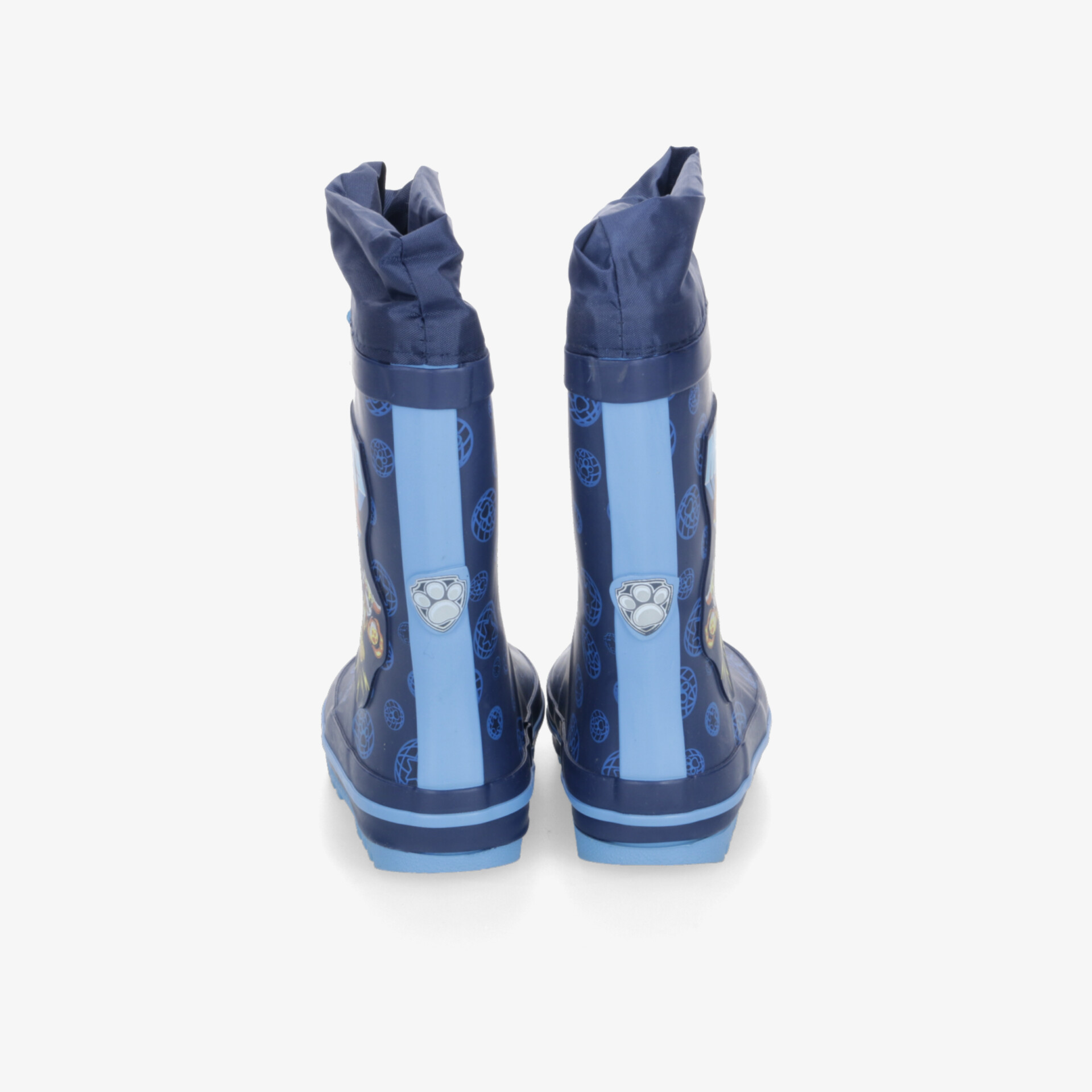 Rückansicht von robusten, hohen Gummistiefeln mit reflektierenden Details und rutschfester Sohle