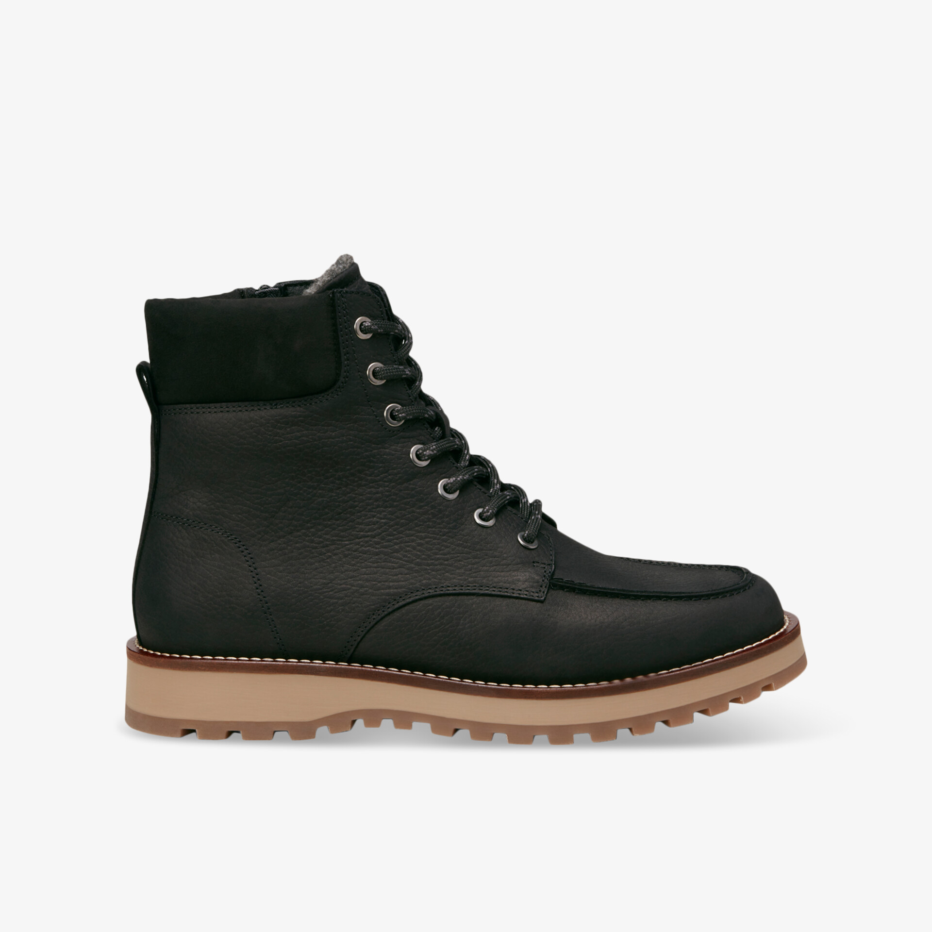 Robuster schwarzer Winterstiefel mit rutschfester Sohle und bequemer Passform, ideal für kalte Tage