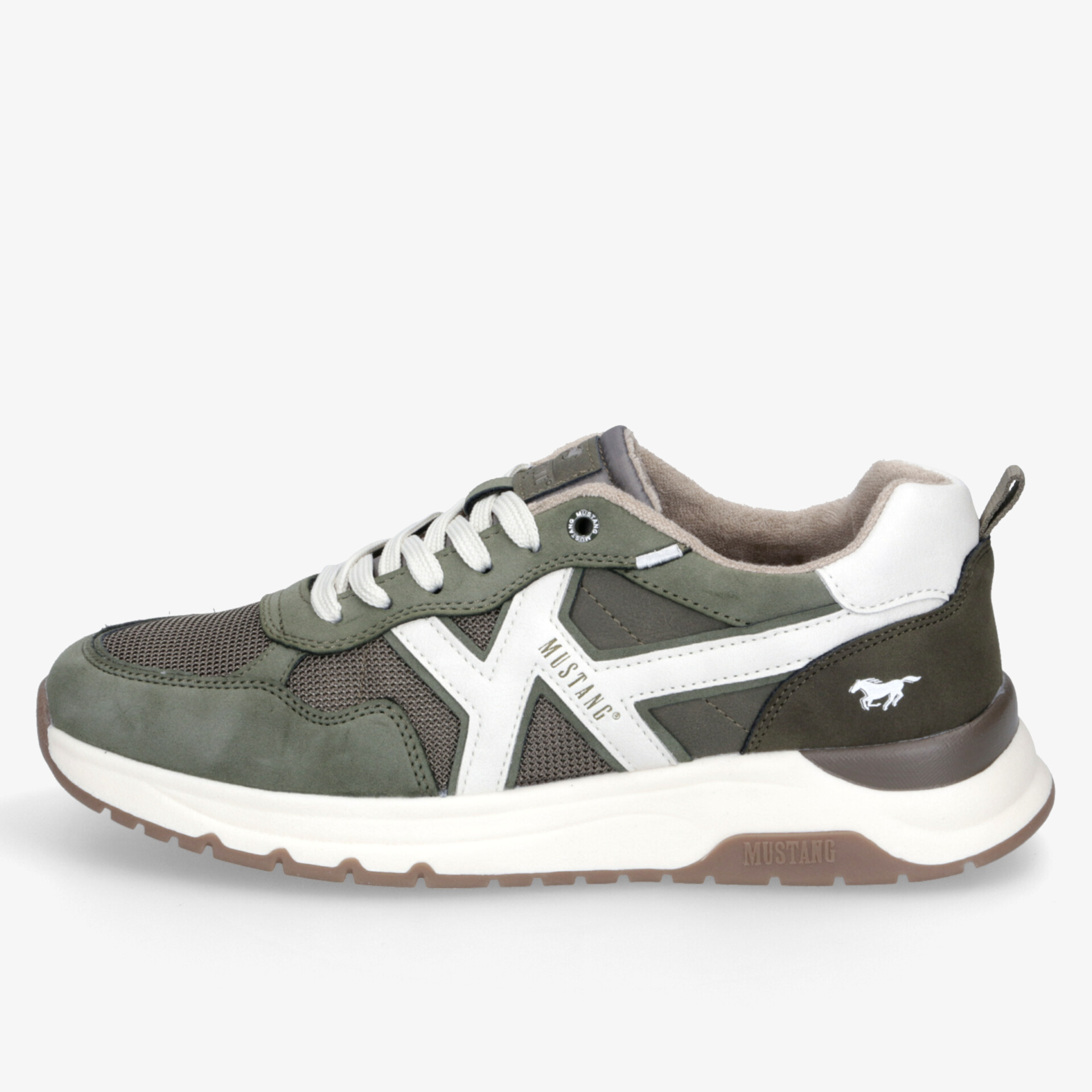 Sportlicher grüner Sneaker mit gepolstertem Schaft und rutschfester Sohle in klarer Seitenansicht