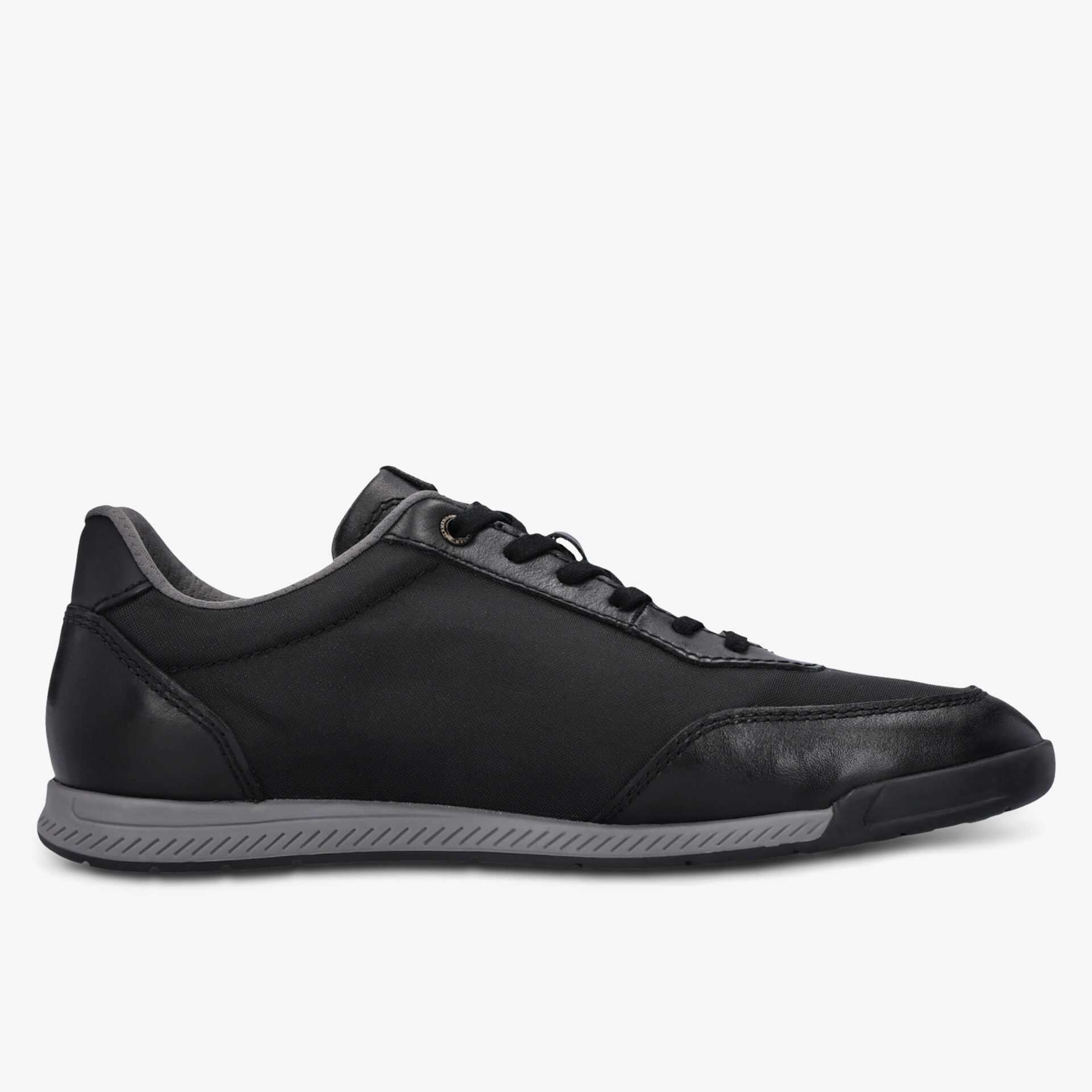 Schwarze Schnürschuhe aus Leder mit bequemer Passform und rutschfester Sohle.