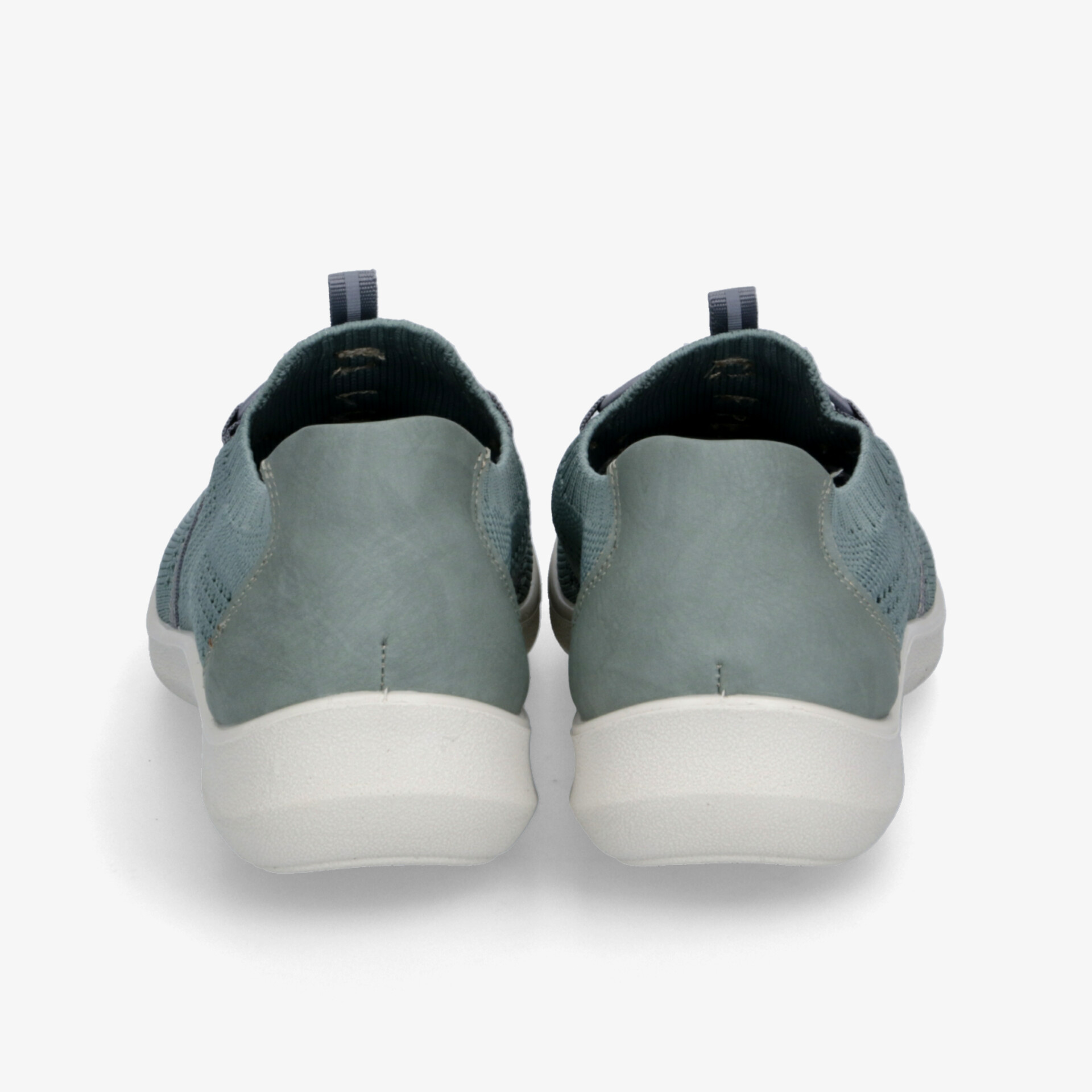 Rückansicht von modernem, leichtem Schuh mit bequemer Weißer Sohle und atmungsaktivem Material