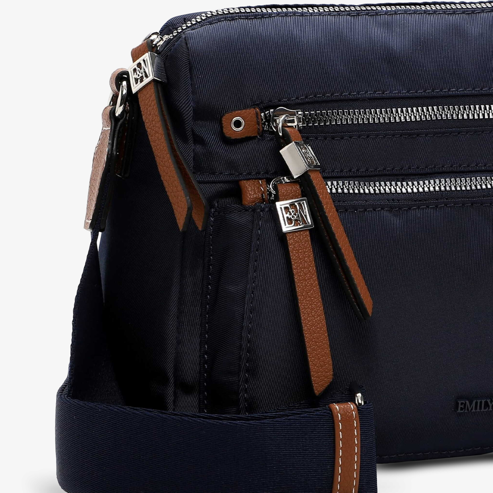 Kompakte und robuste Tasche mit mehreren Reißverschlussfächern für unterschiedliche Aufbewahrungsmöglichkeiten