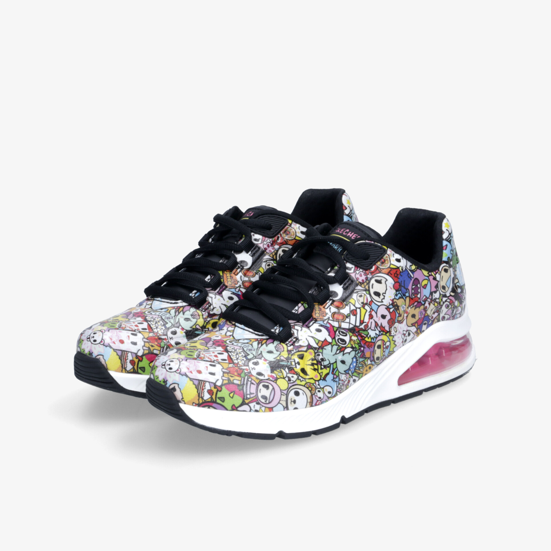 Sportliche bunte Sneaker mit komfortabler Passform, leichter Sohle und modischem auffälligem Design schräg vorne fotografiert