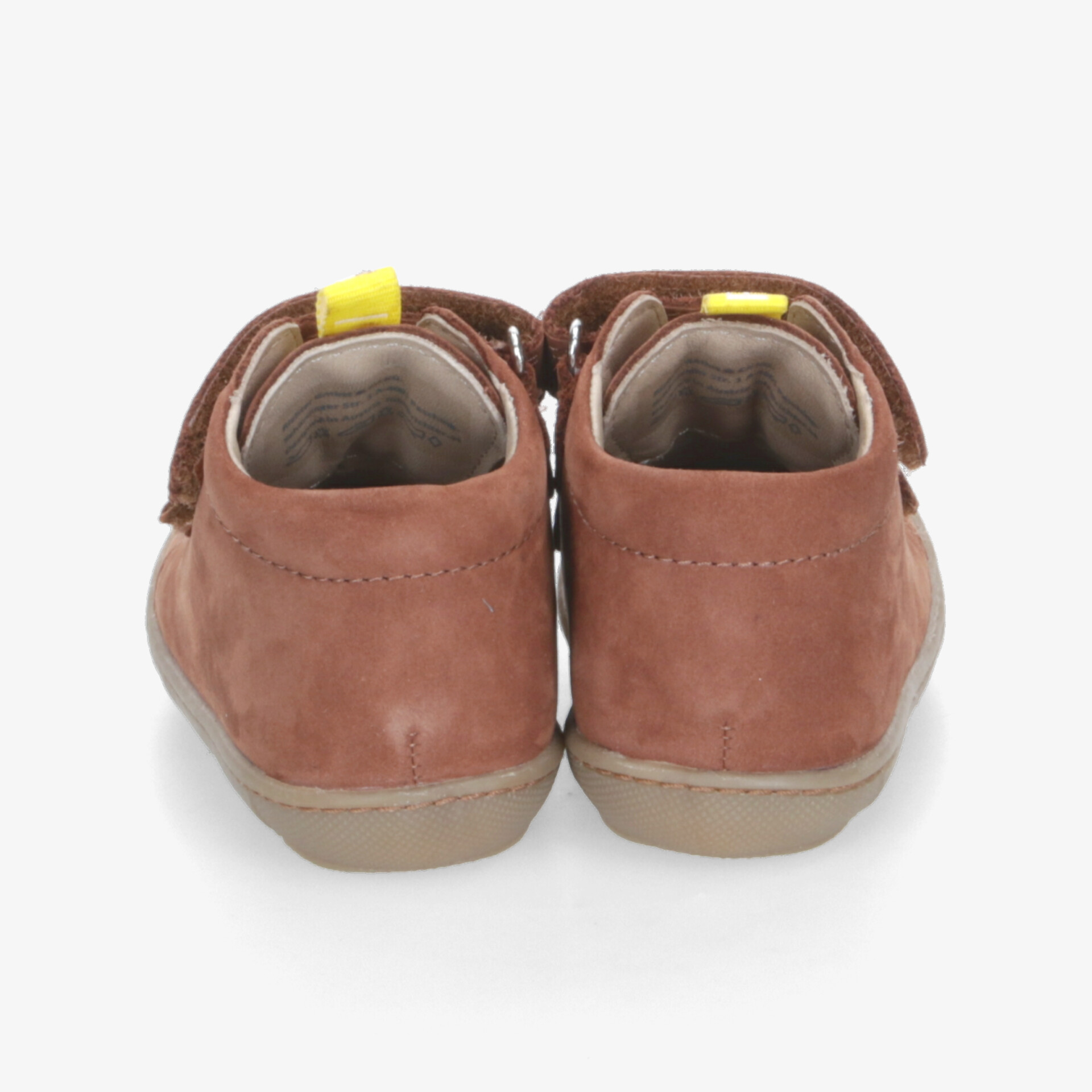 Rückansicht von zwei komfortablen Schuhen mit praktischer Schlaufe und robuster Sohle