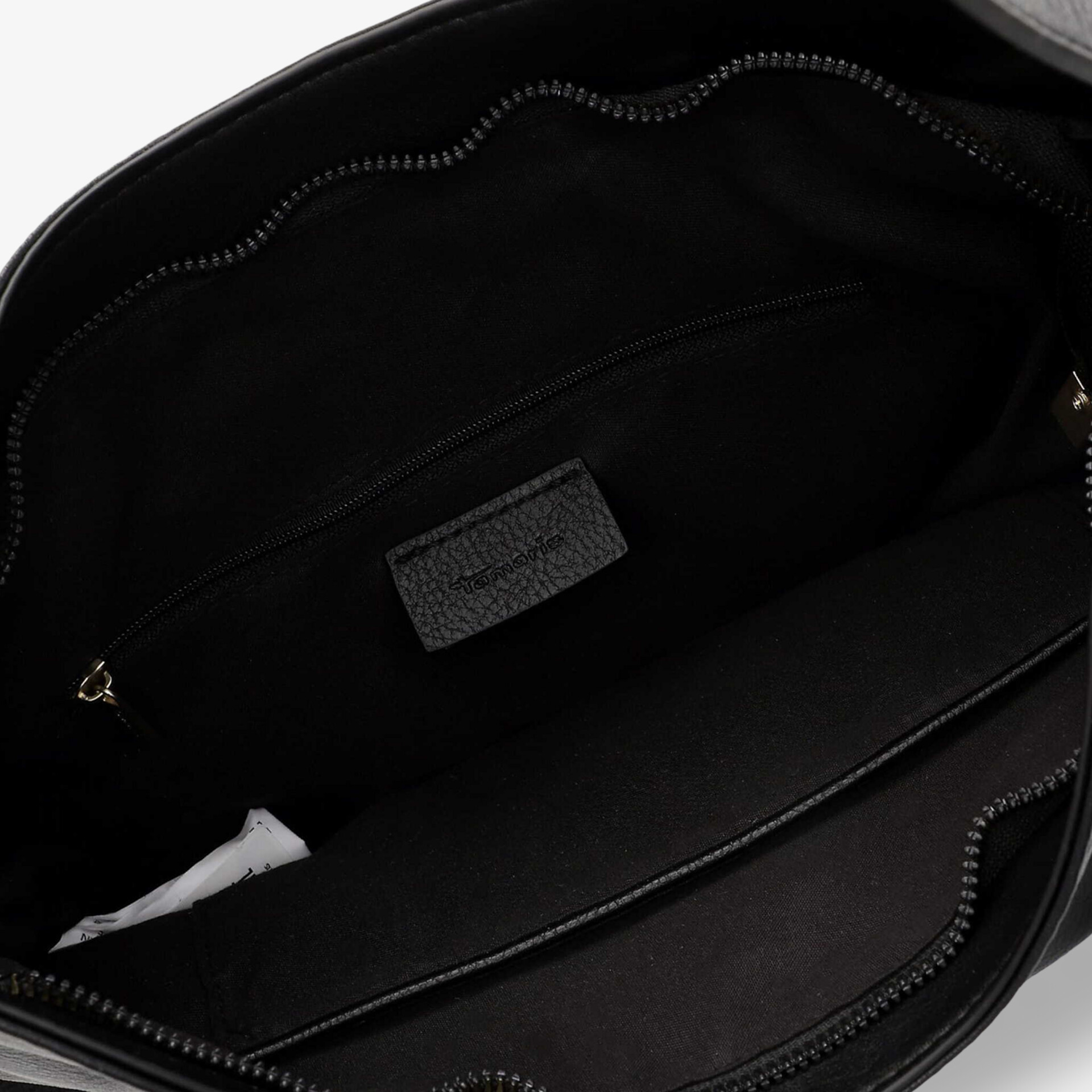 Innenansicht einer geräumigen Tasche mit hochwertiger Verarbeitung und praktischem Reißverschlussfach