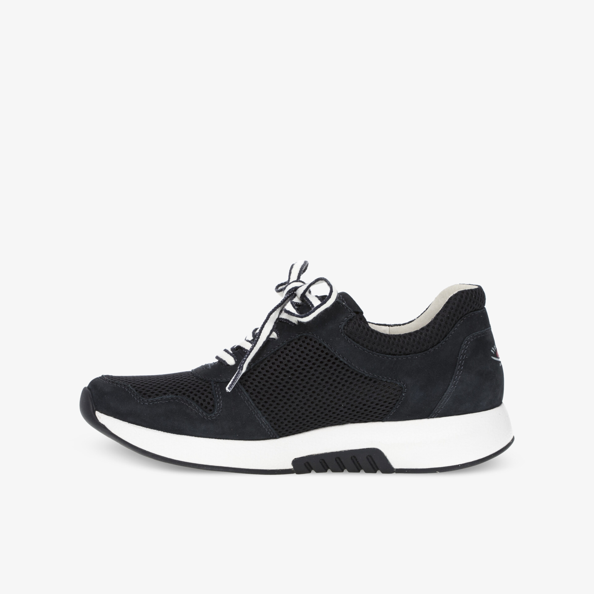 Bequemer und moderner schwarzer Sneaker mit atmungsaktivem Mesh-Obermaterial und rutschfester Sohle.