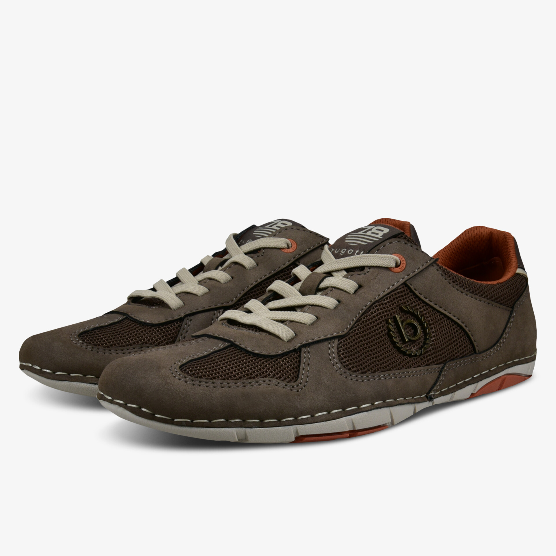 Lässige Sneaker in brauner Farbe mit atmungsaktivem Material und rutschfester Sohle für optimalen Tragekomfort.