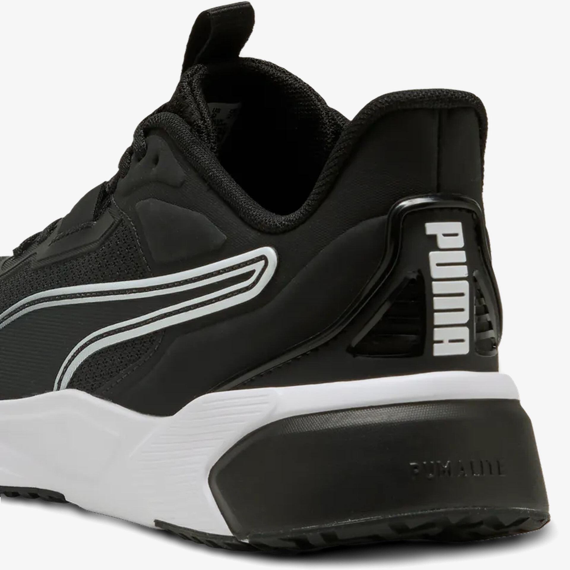 Schwarzer Puma Sportschuh mit verstärkter Ferse und dämpfender Sohle für hohen Tragekomfort