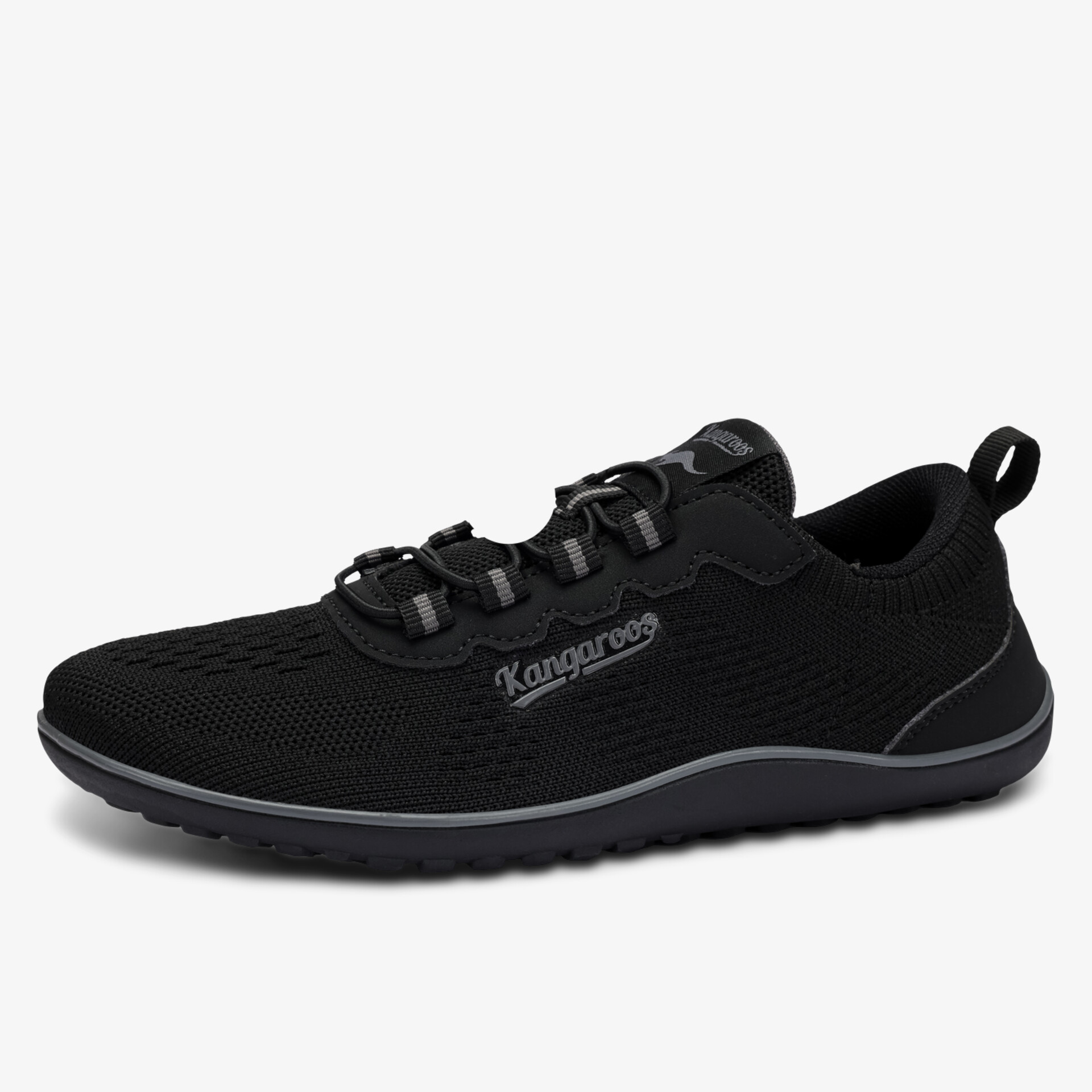 Schwarzer leichter Sneaker mit atmungsaktivem Obermaterial und rutschfester Sohle, komfortabel und sportlich